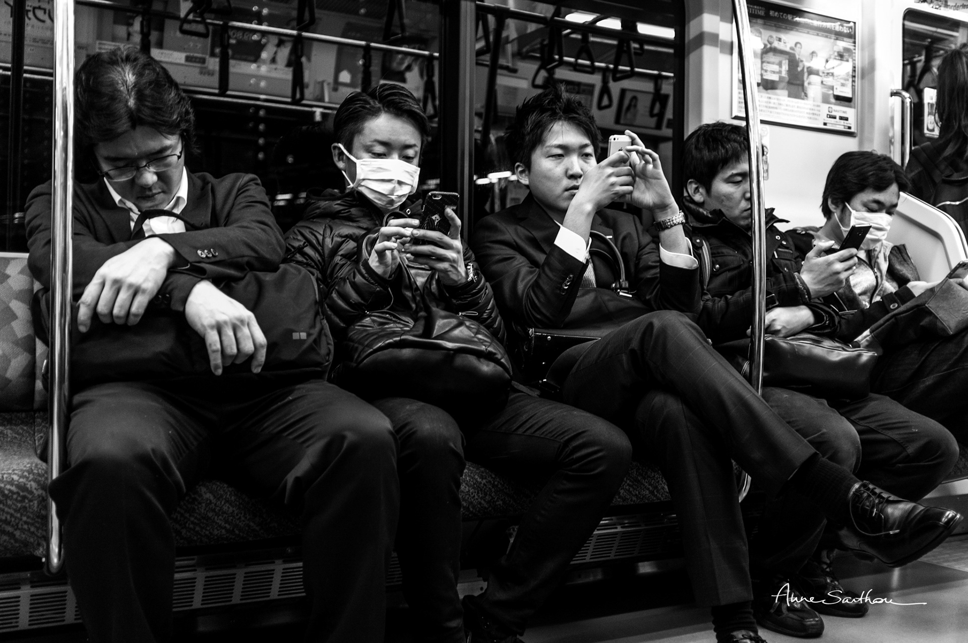 Deux dormeurs et trois téléphones