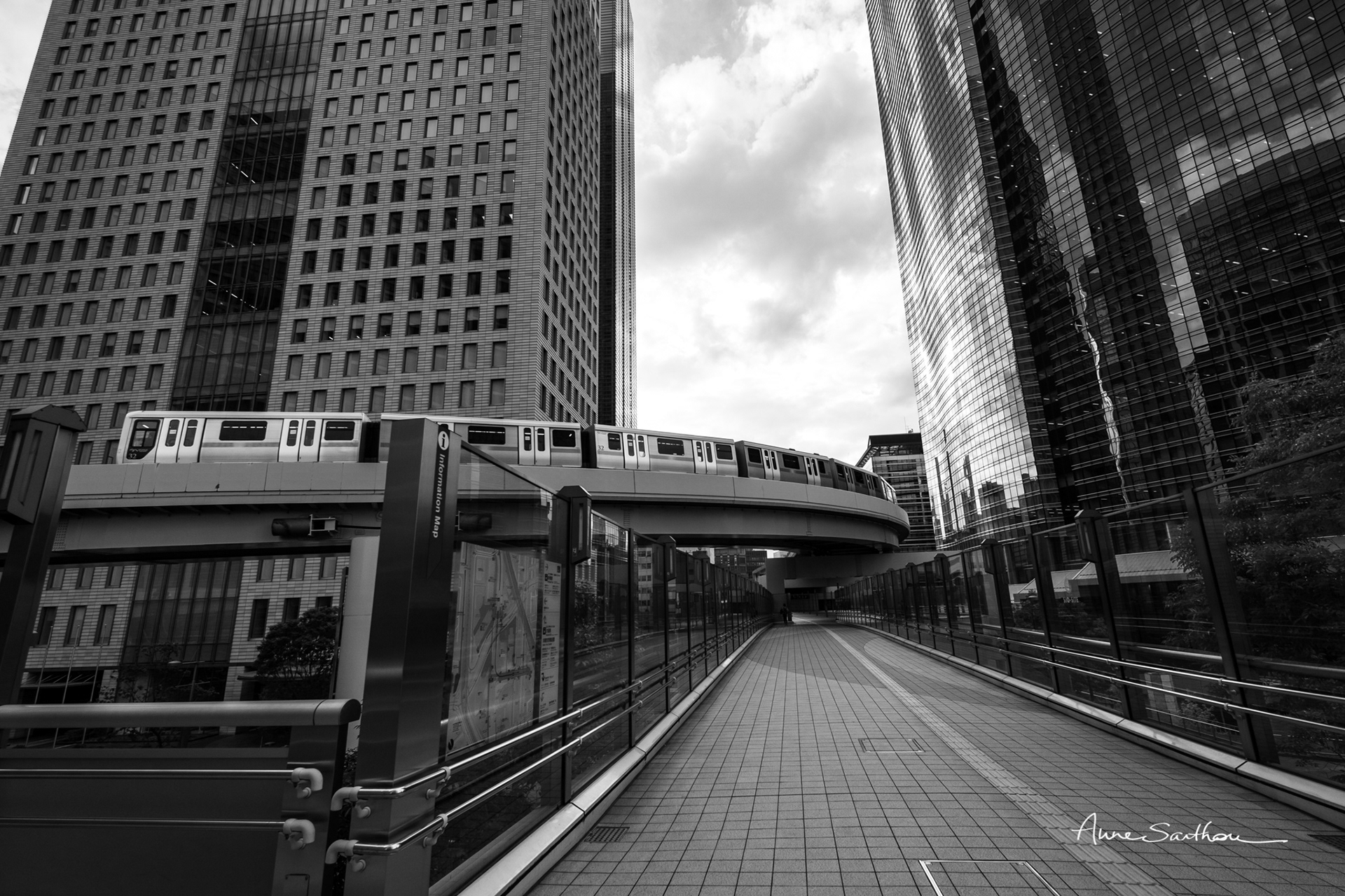 Un train dans le ciel
