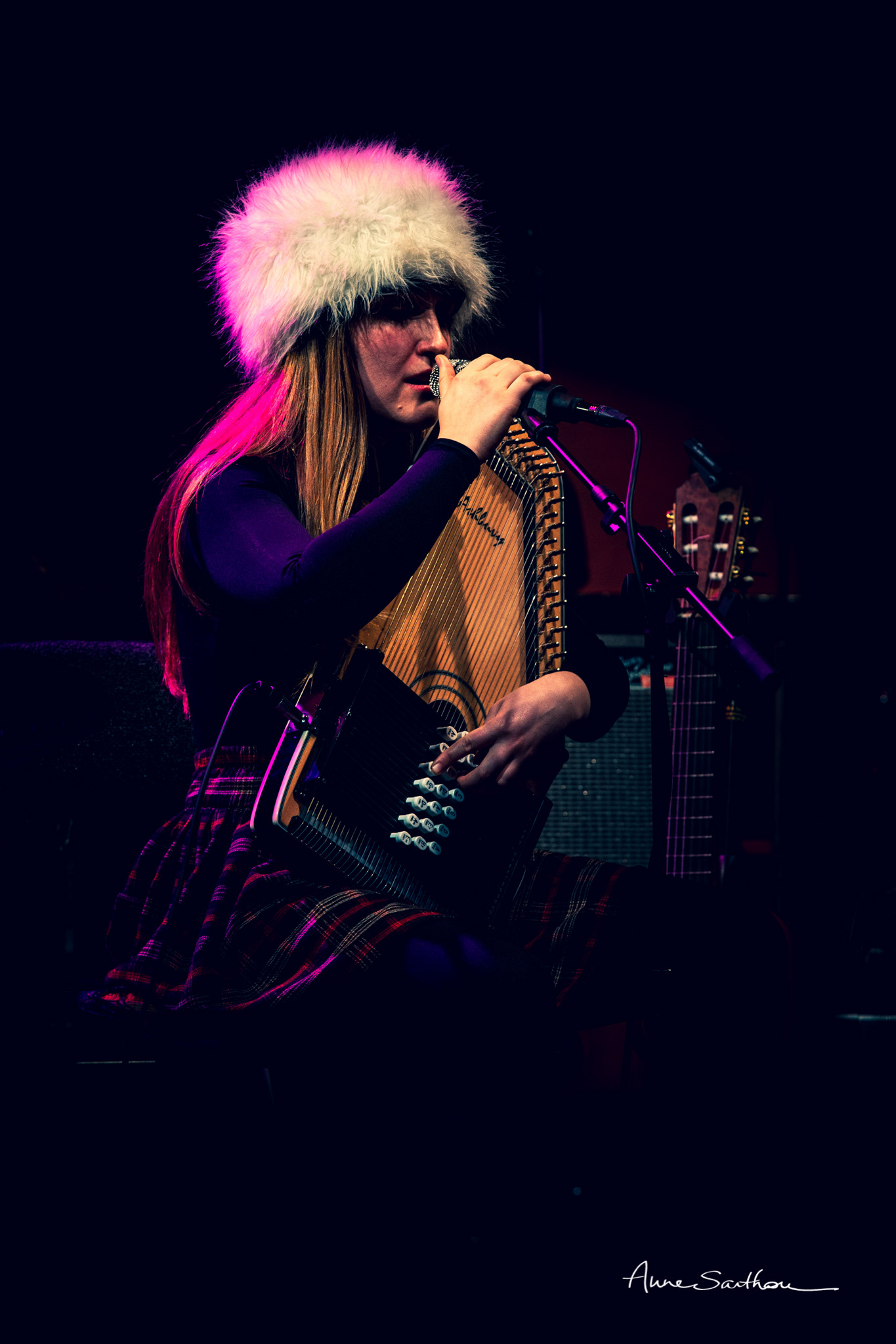 La chanteuse à la chapka
