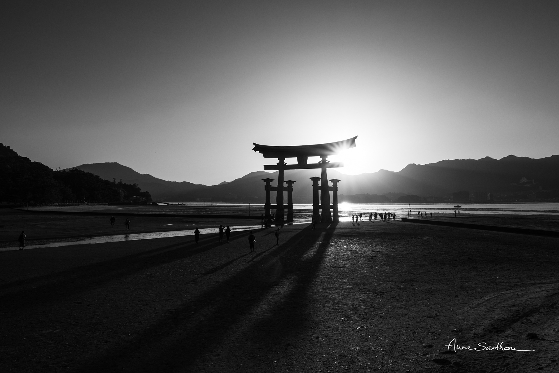 Torii noir et blanc