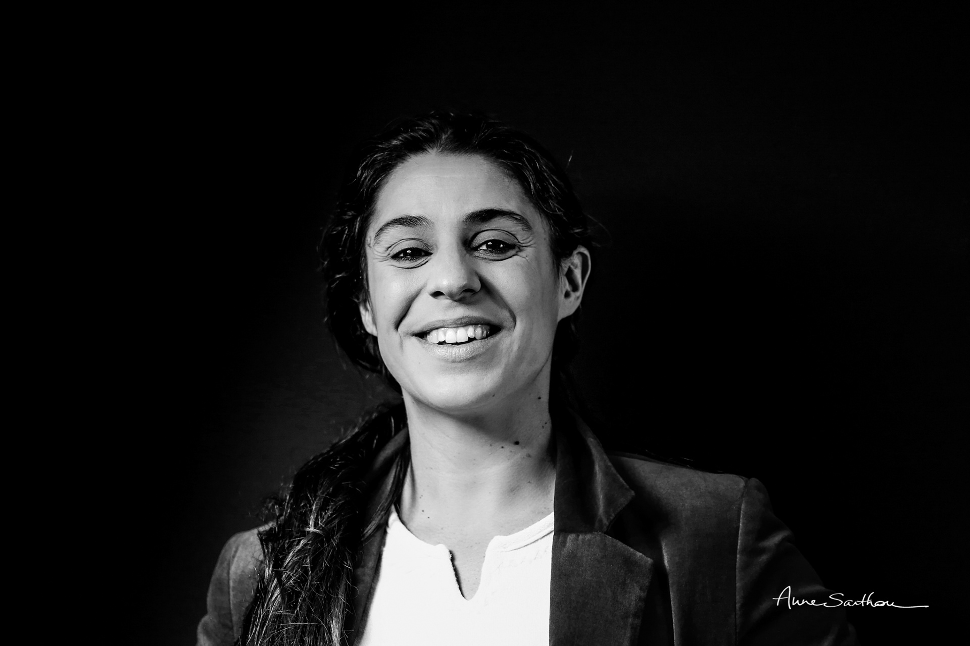 Agnès G.H. sourit