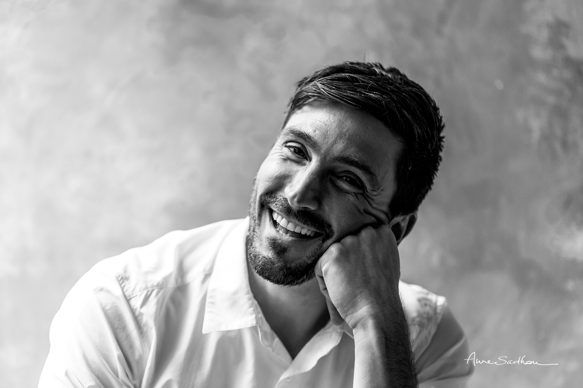 Thomas M. en noir et blanc