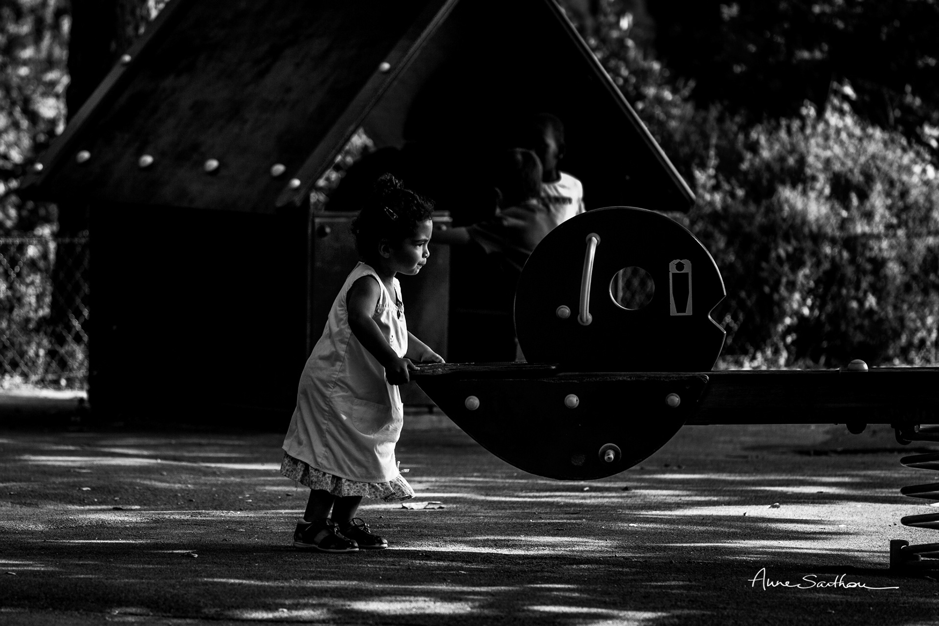La petite fille à la robe