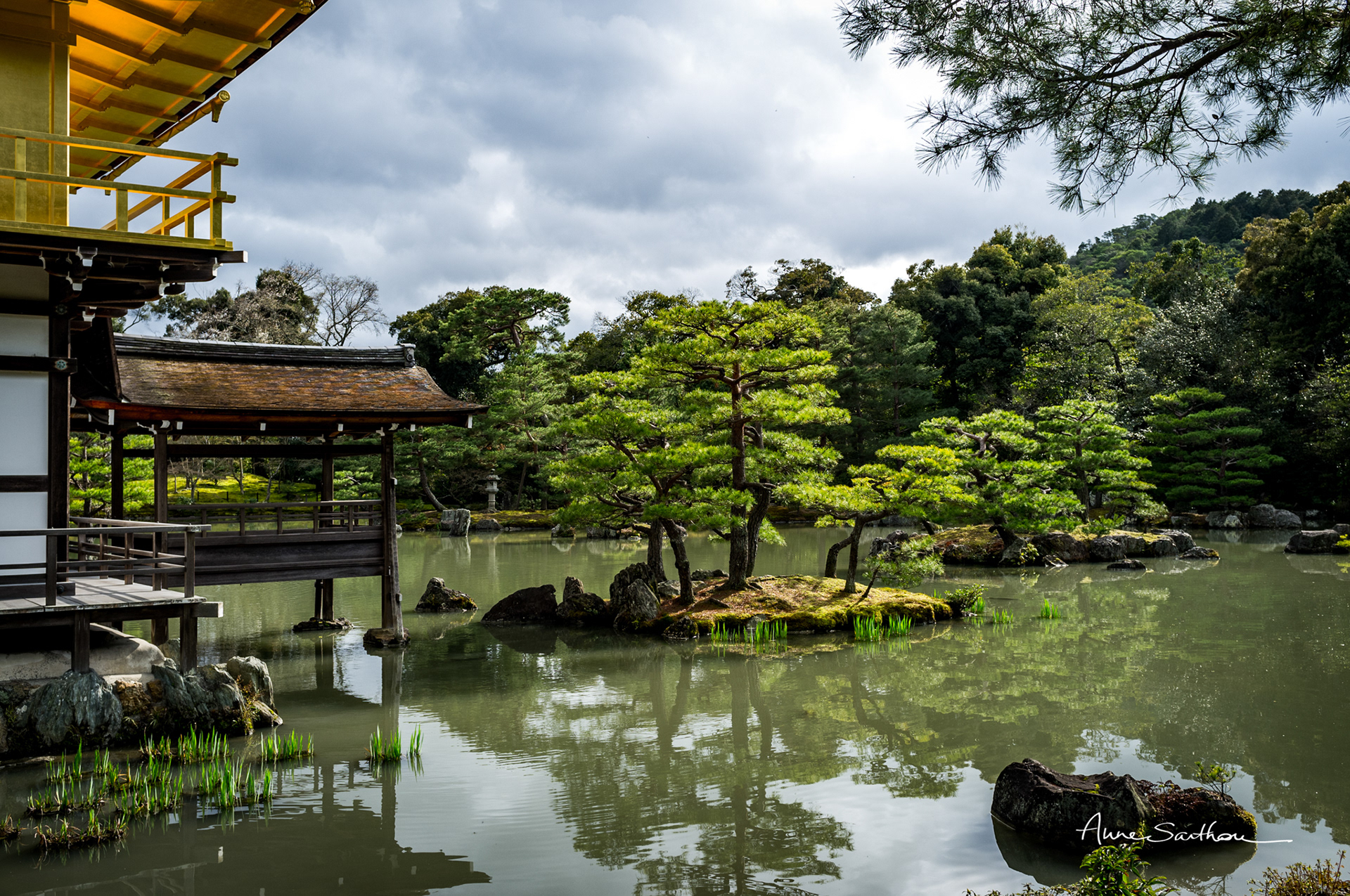 De l'autre côté du Kinkaku-ji (Kyoto, Japon)