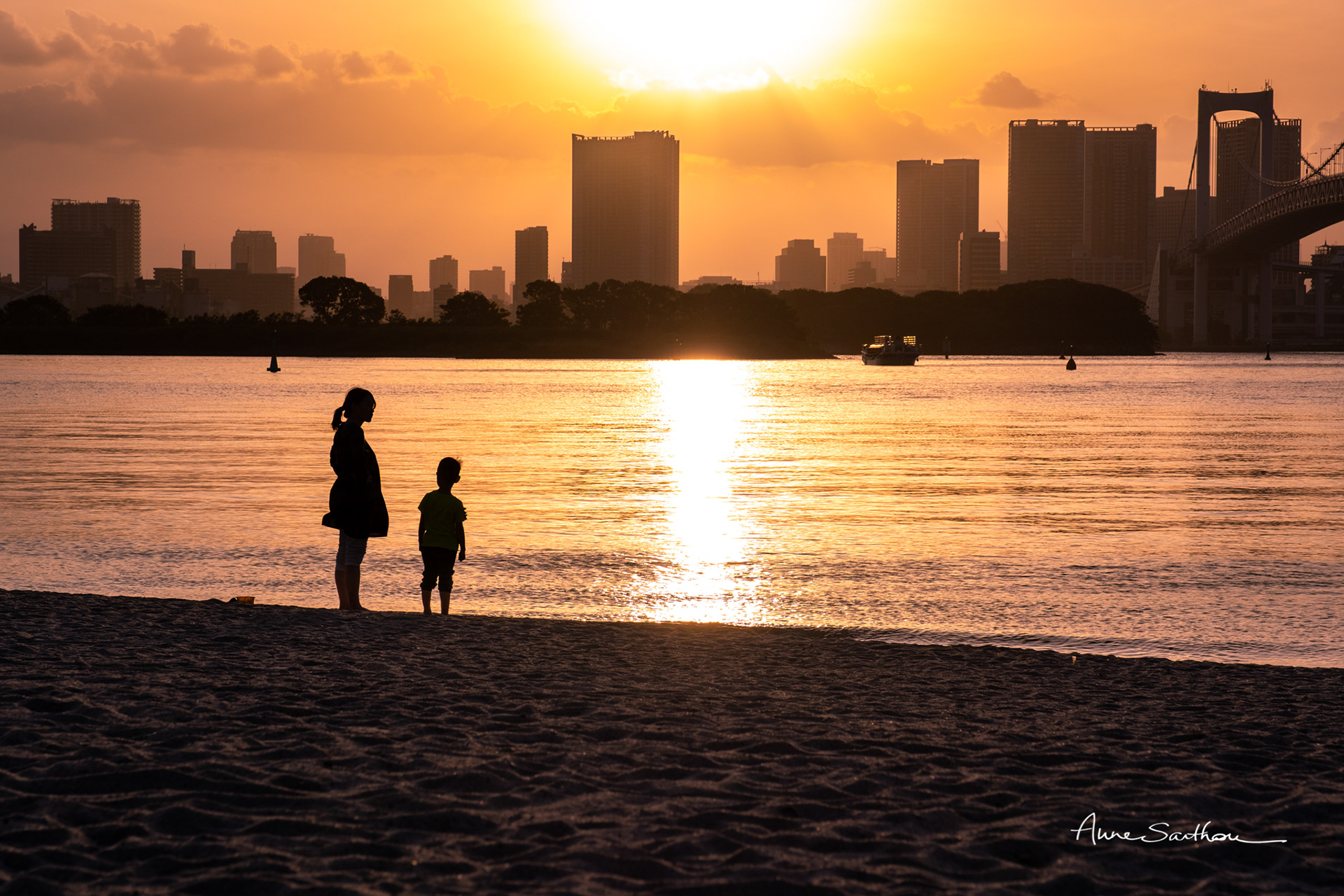 Une mère et deux enfants