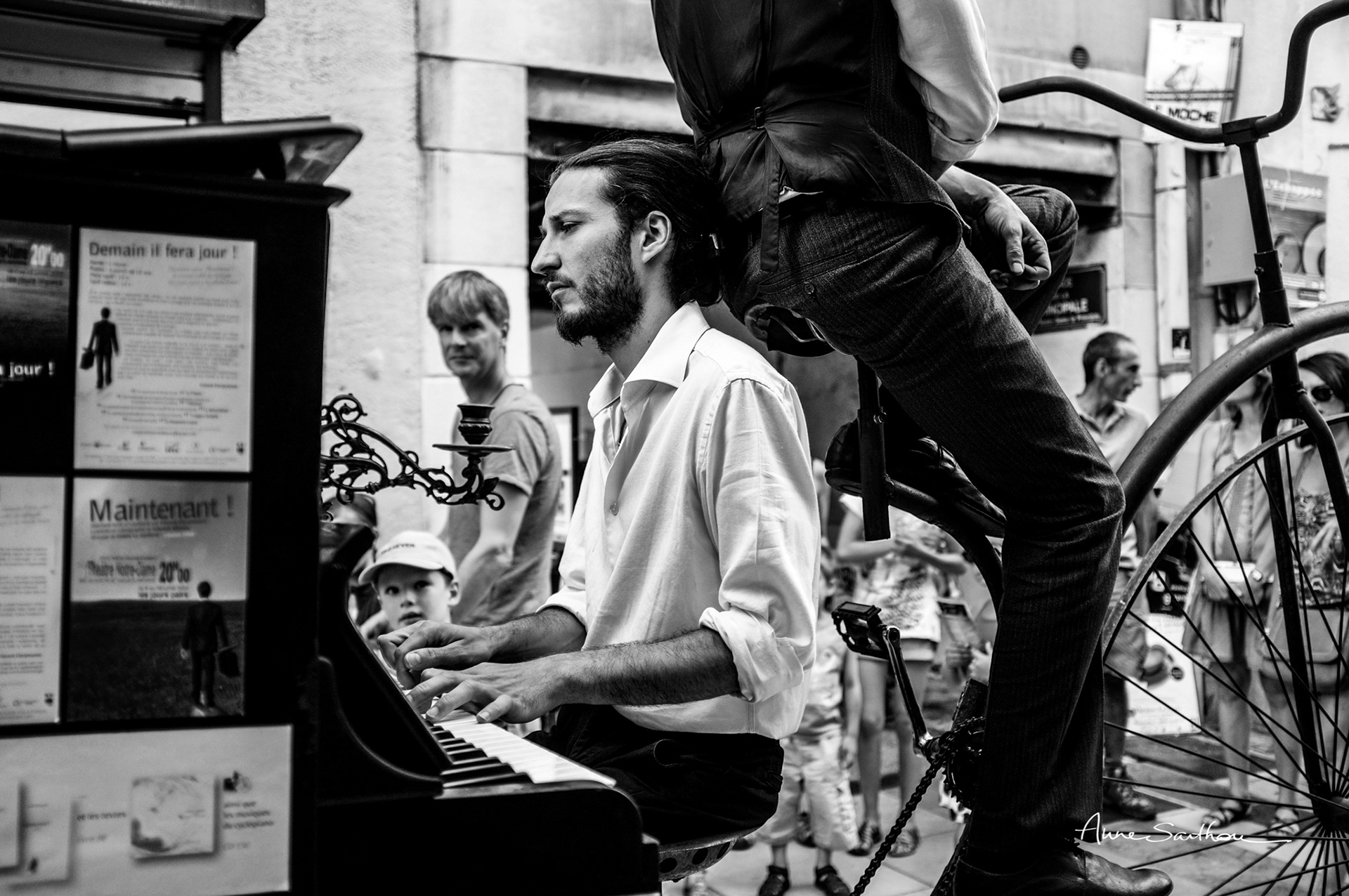 Cycliste sur pianiste