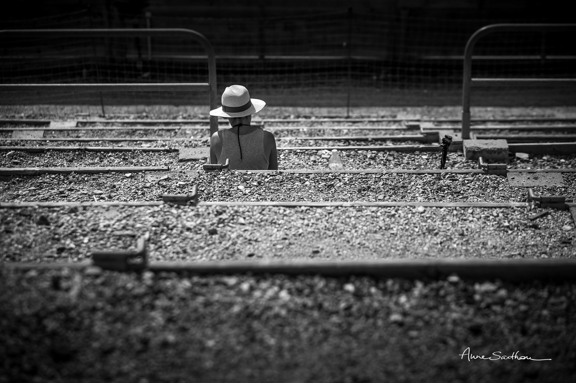 Les marches et le chapeau