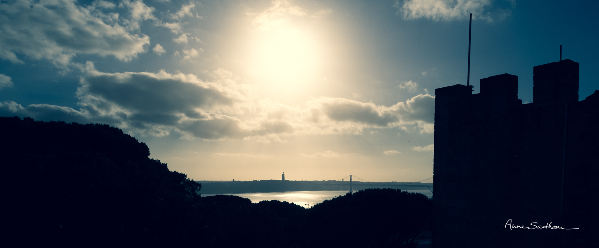 Cristo Rei au loin (Lisbonne, Portugal)