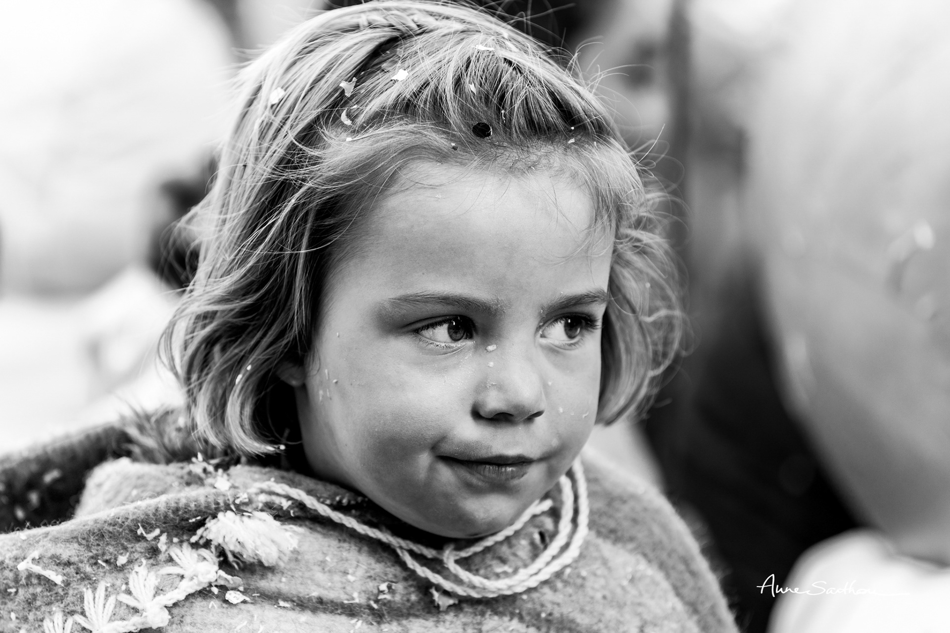 La fillette et les confettis