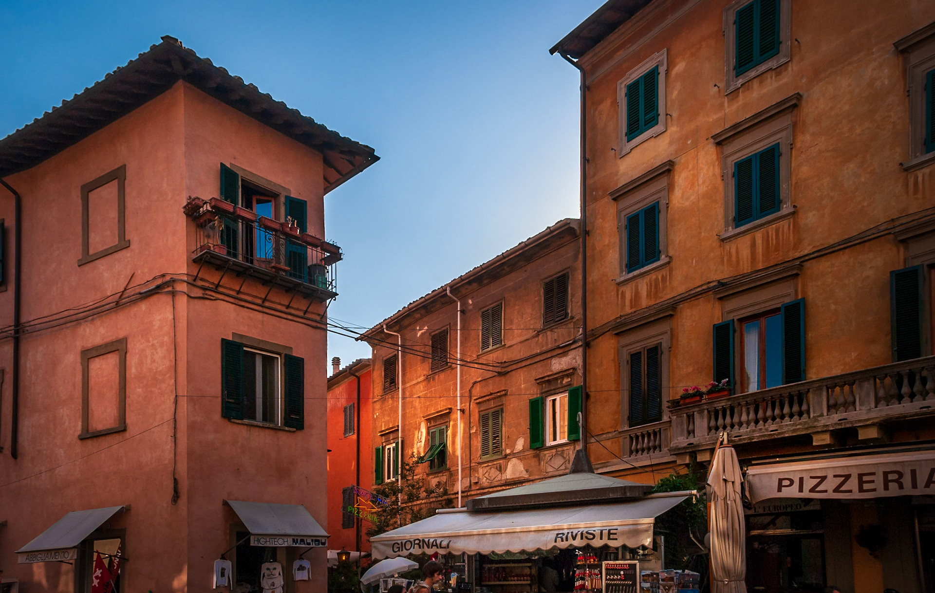 Gamle bygninger i Via Santa Maria Pisa