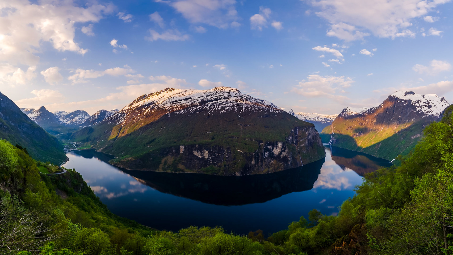 Blikk stille Geirangerfjorden