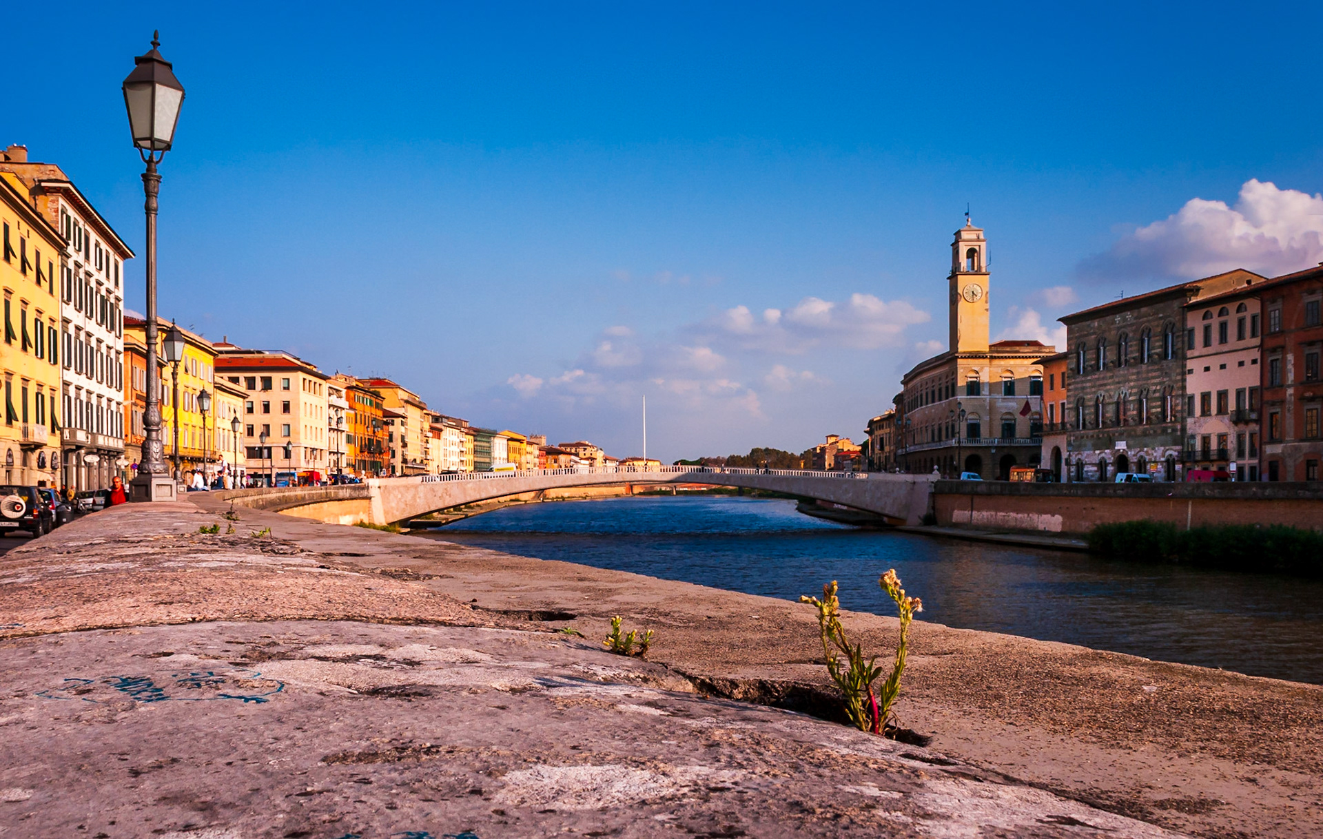 Broen Ponte di Mezzo over Arno i Pisa