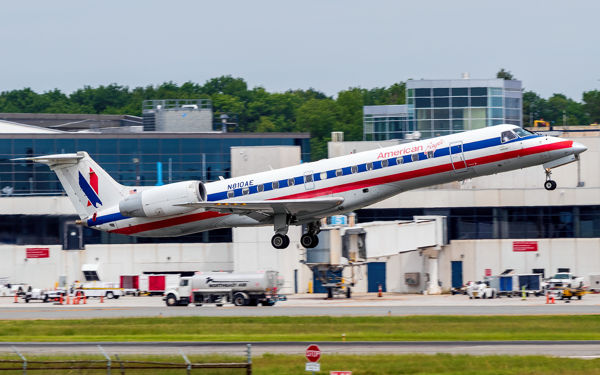 Envoy Embraer ERJ-140 in Portland, ME