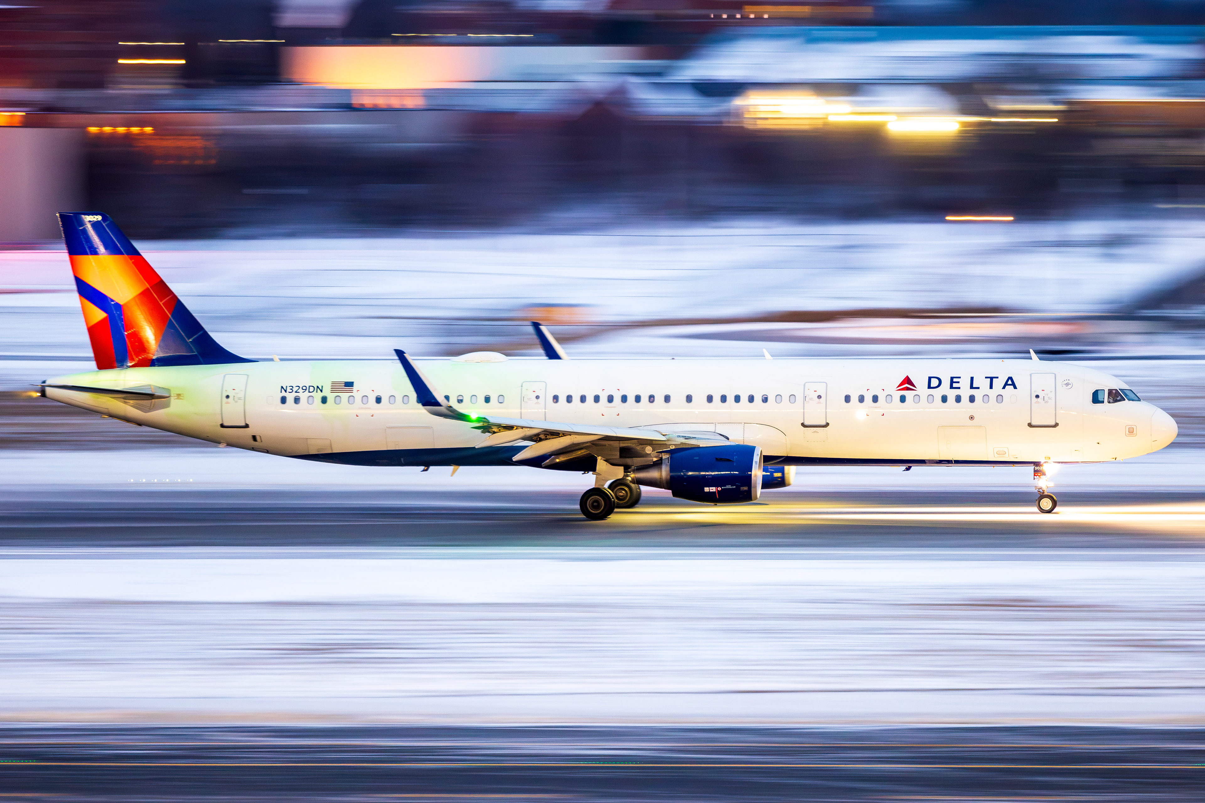 Delta Airbus A321 in Portland, ME