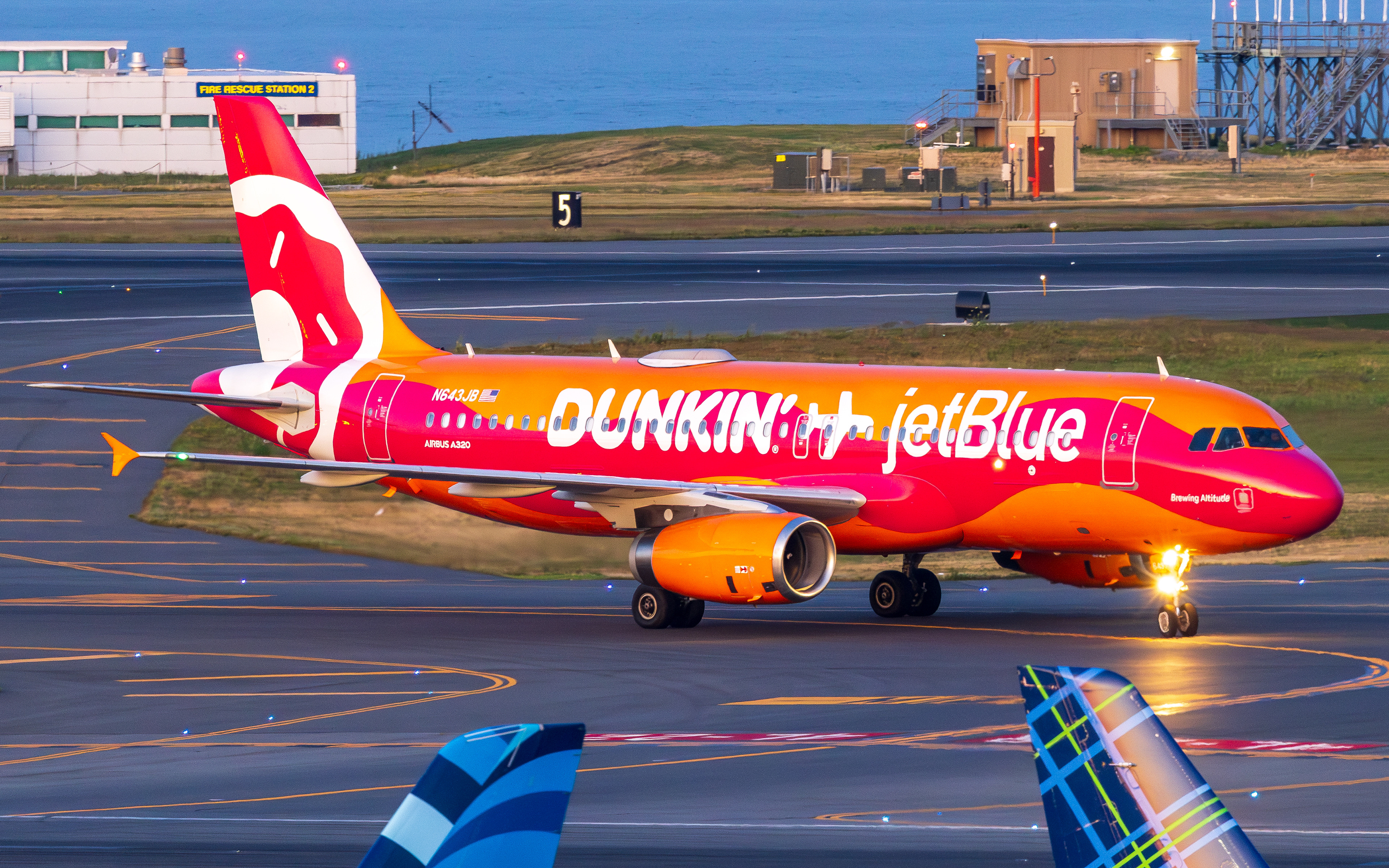 JetBlue Airbus A320 in Boston, MA - Dunkin Livery