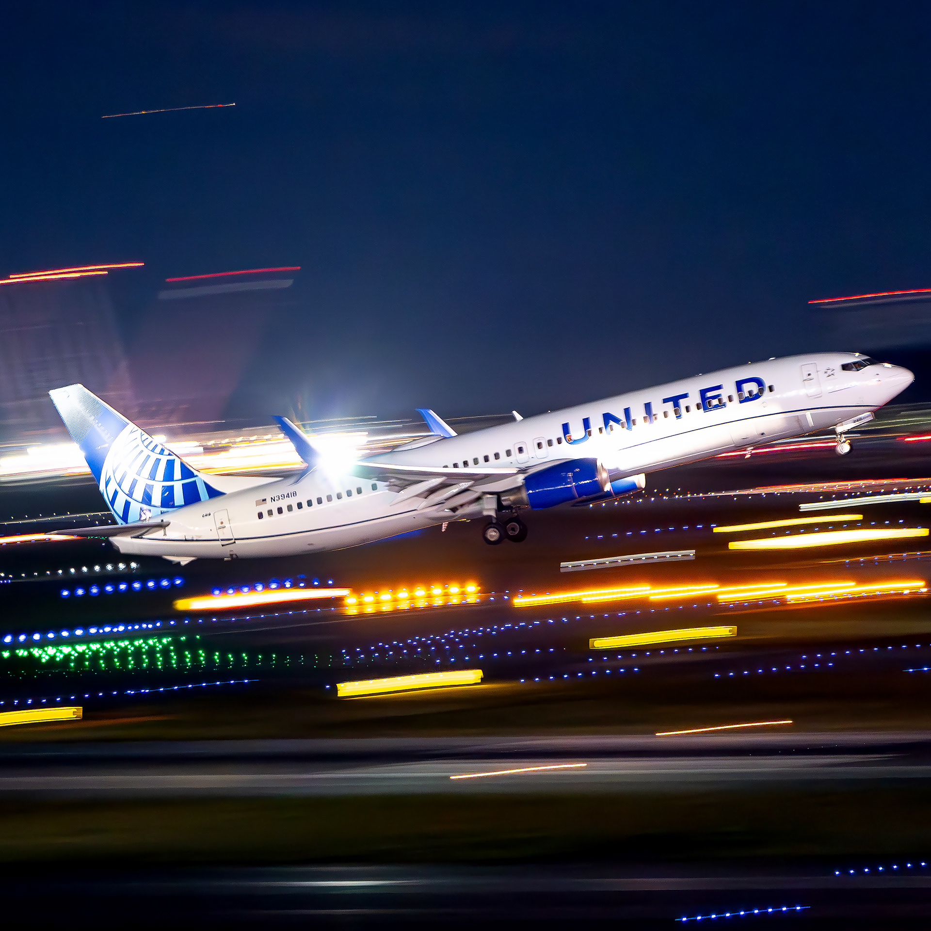 United Boeing 737-900 in Boston, MA