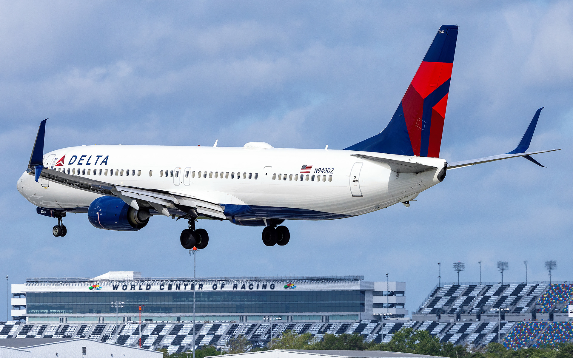 Delta Boeing 737-900 in Daytona Beach, FL
