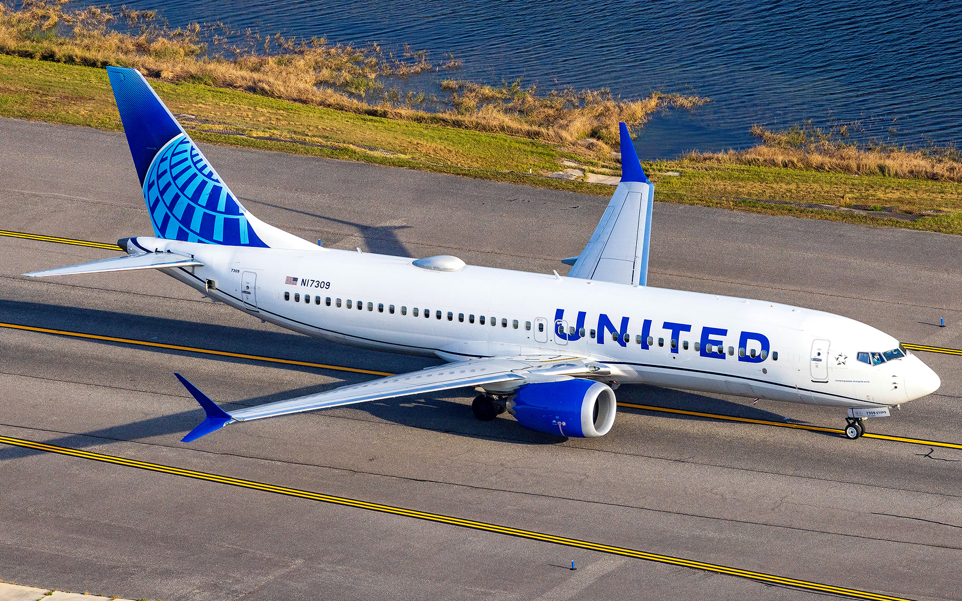 United Boeing 737 MAX 8 in Orlando, FL