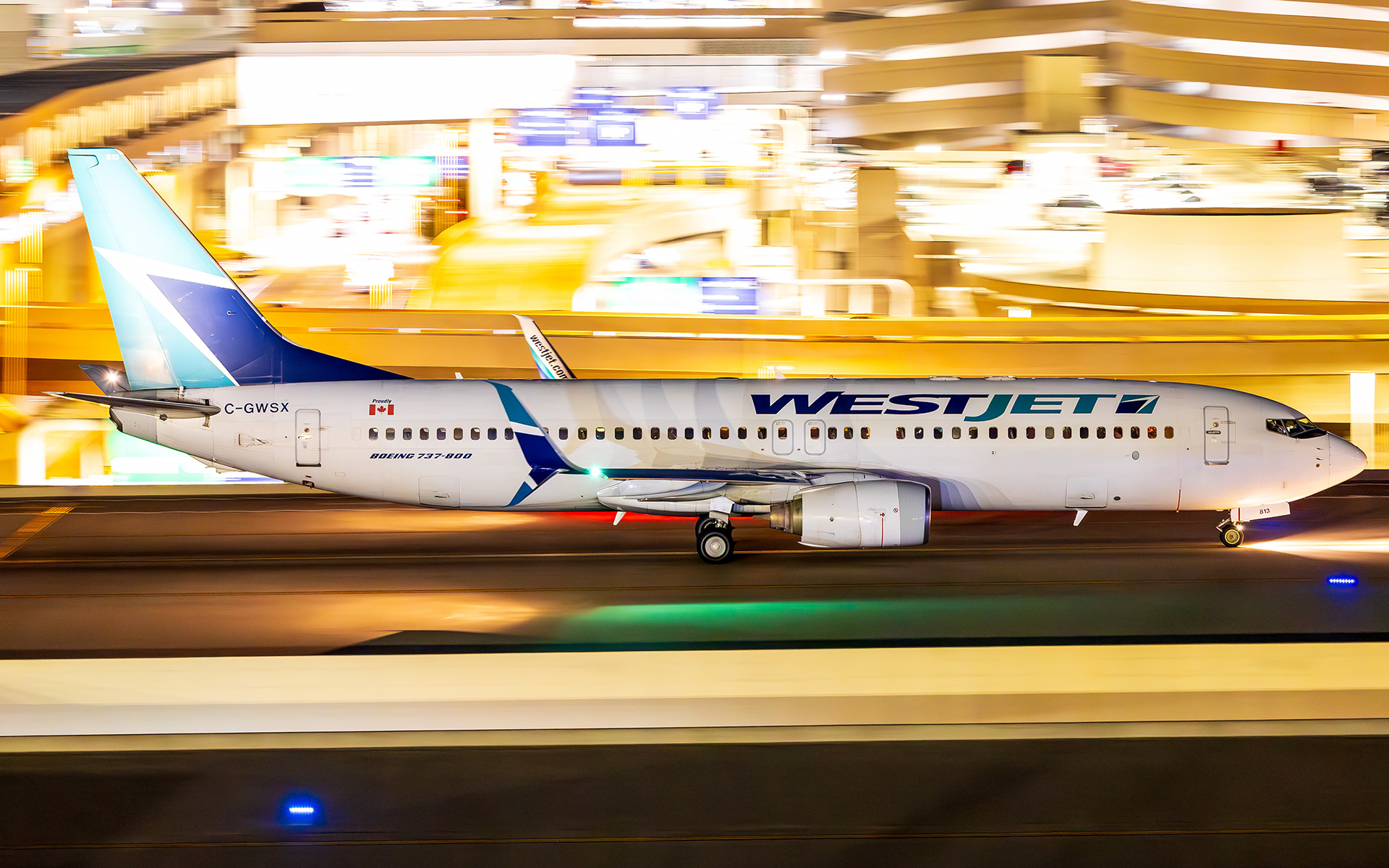 WestJet Boeing 737-800 in Phoenix, AZ