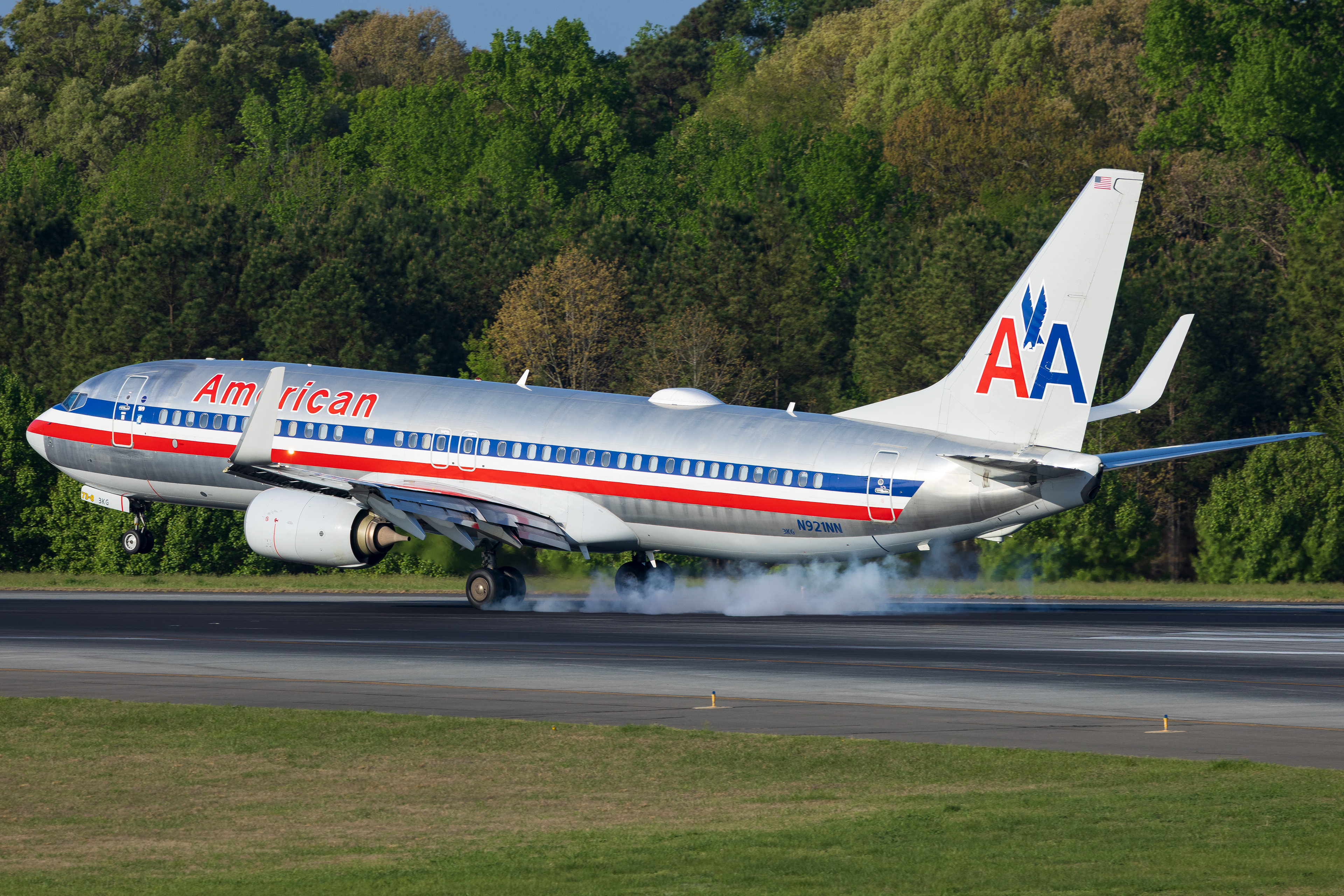 American Boeing 737-800 in Charlotte, NC - Chrome Retro Livery