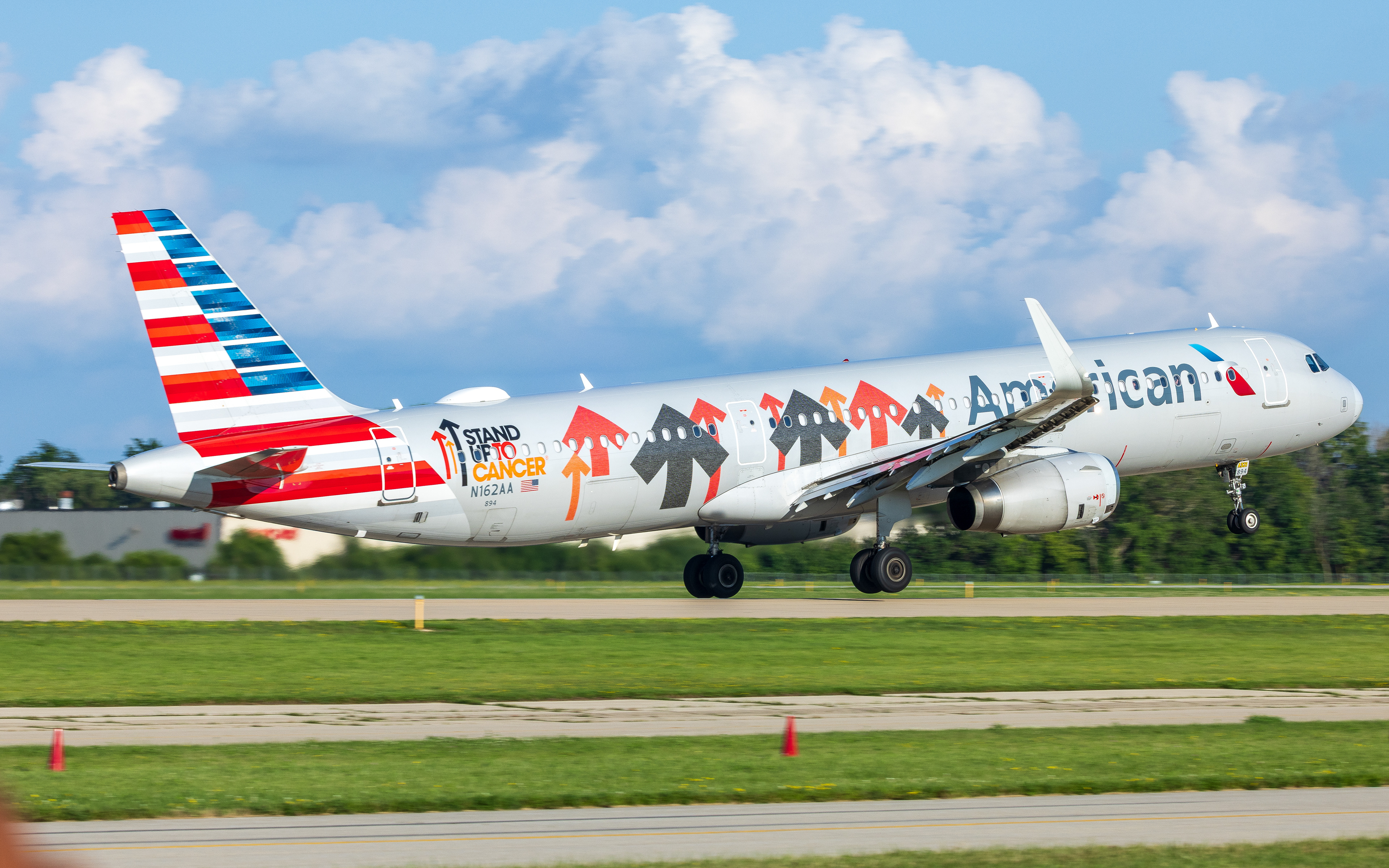 American Airbus A321 in Oshkosh, WI - Stand Up to Cancer Livery