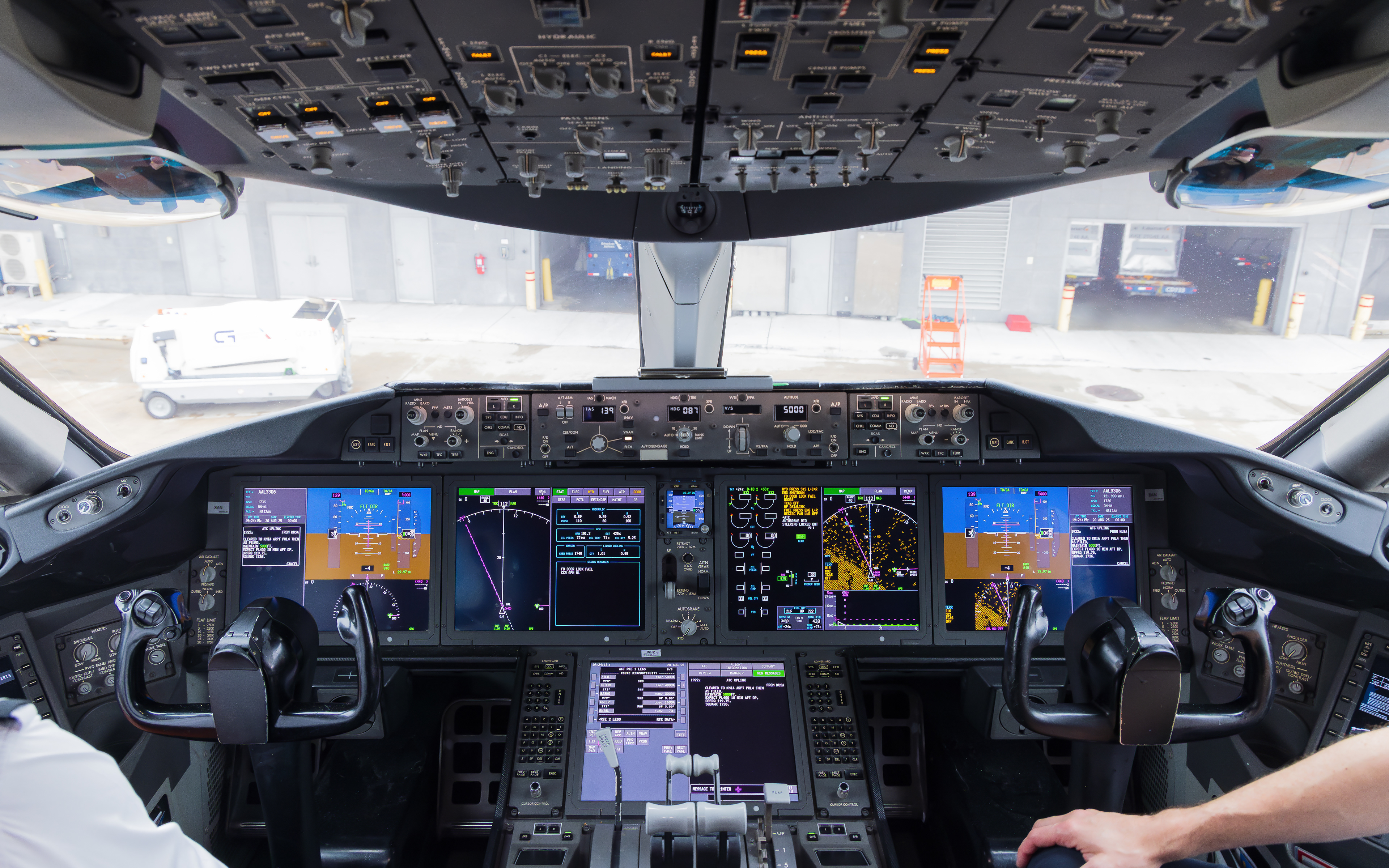 American Boeing 787-8 in Philadelphia, PA