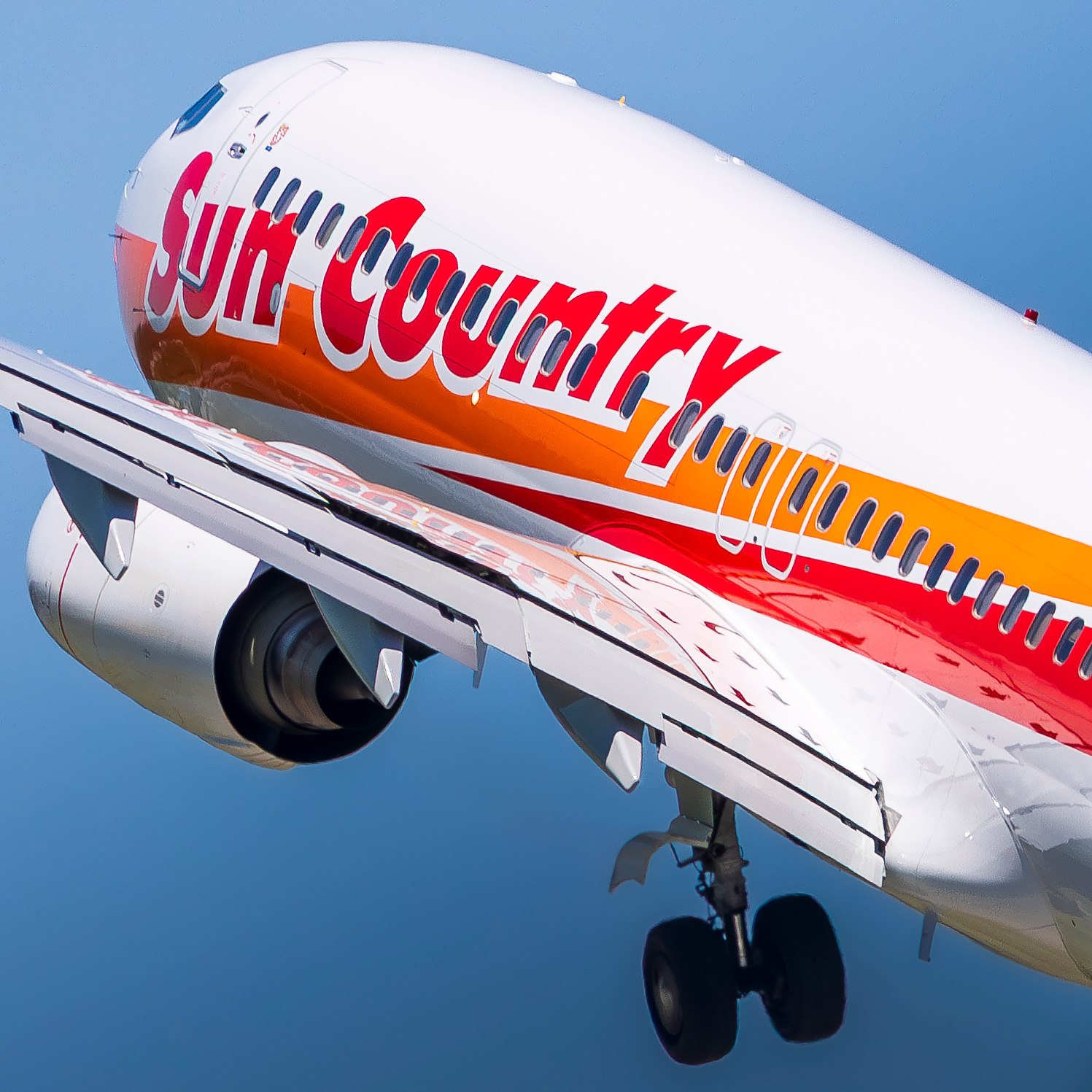 Sun Country Boeing 737-800 in Portland, ME - Retro Livery