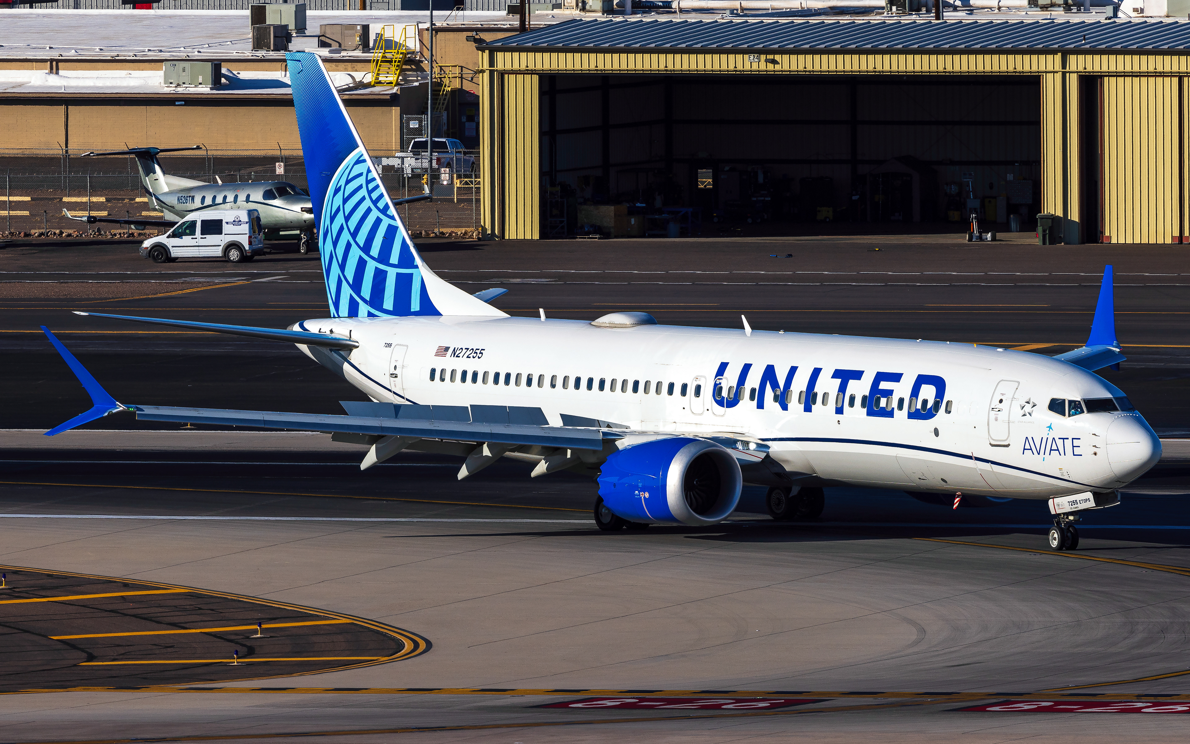 United Boeing 737 MAX 8 in Phoenix, AZ - Aviate Sticker