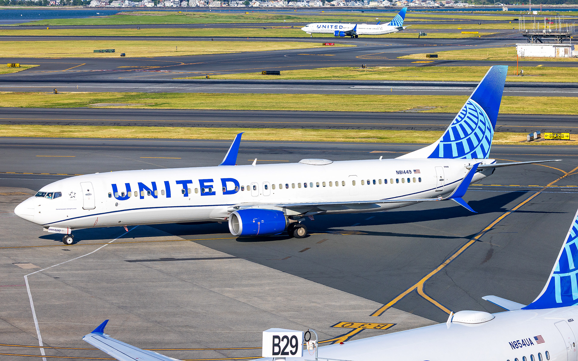 United Boeing 737-900 in Boston, MA