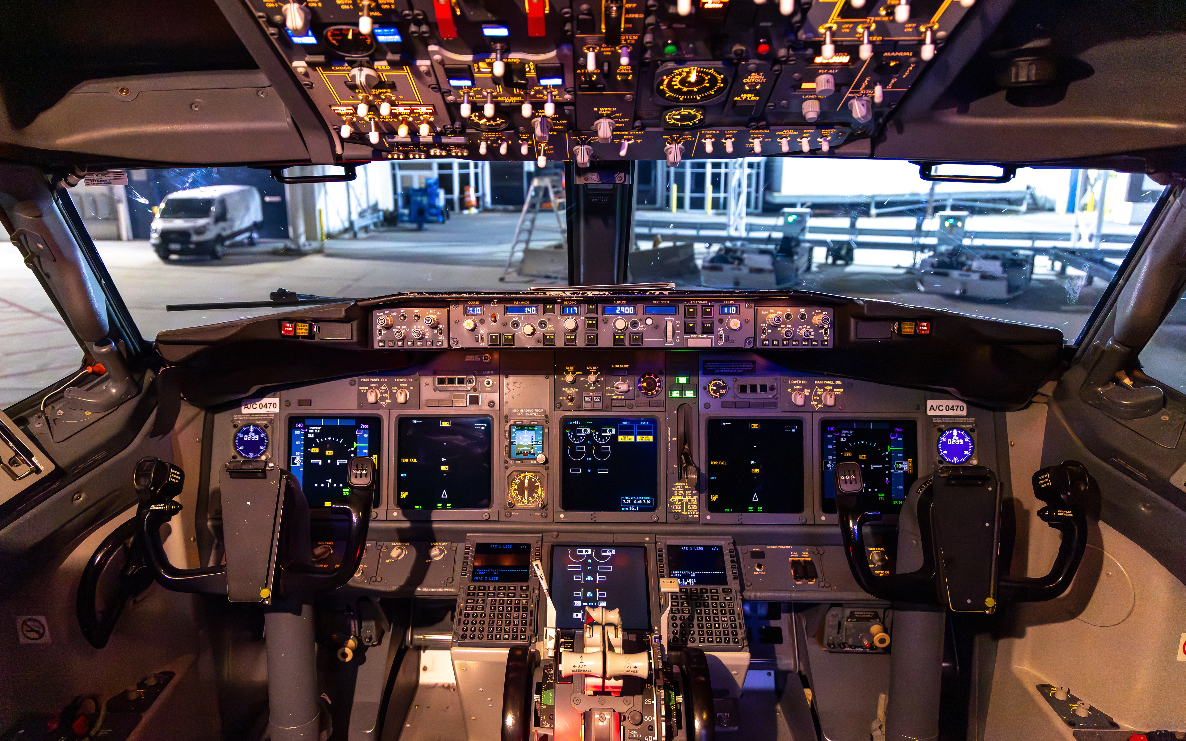 United Boeing 737-900 in Portland, ME