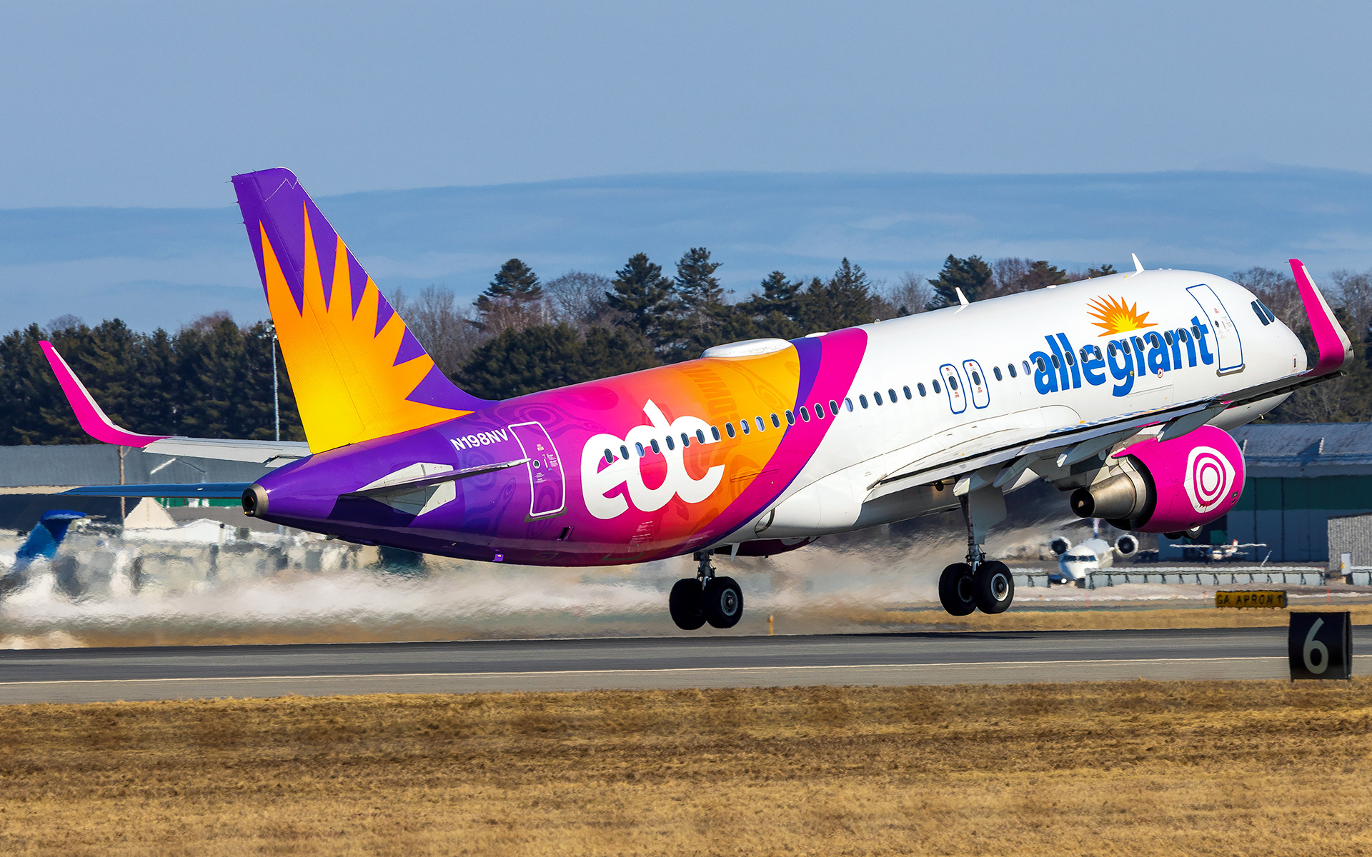 Allegiant Airbus A320 in Bangor, ME - EDC Vegas Livery