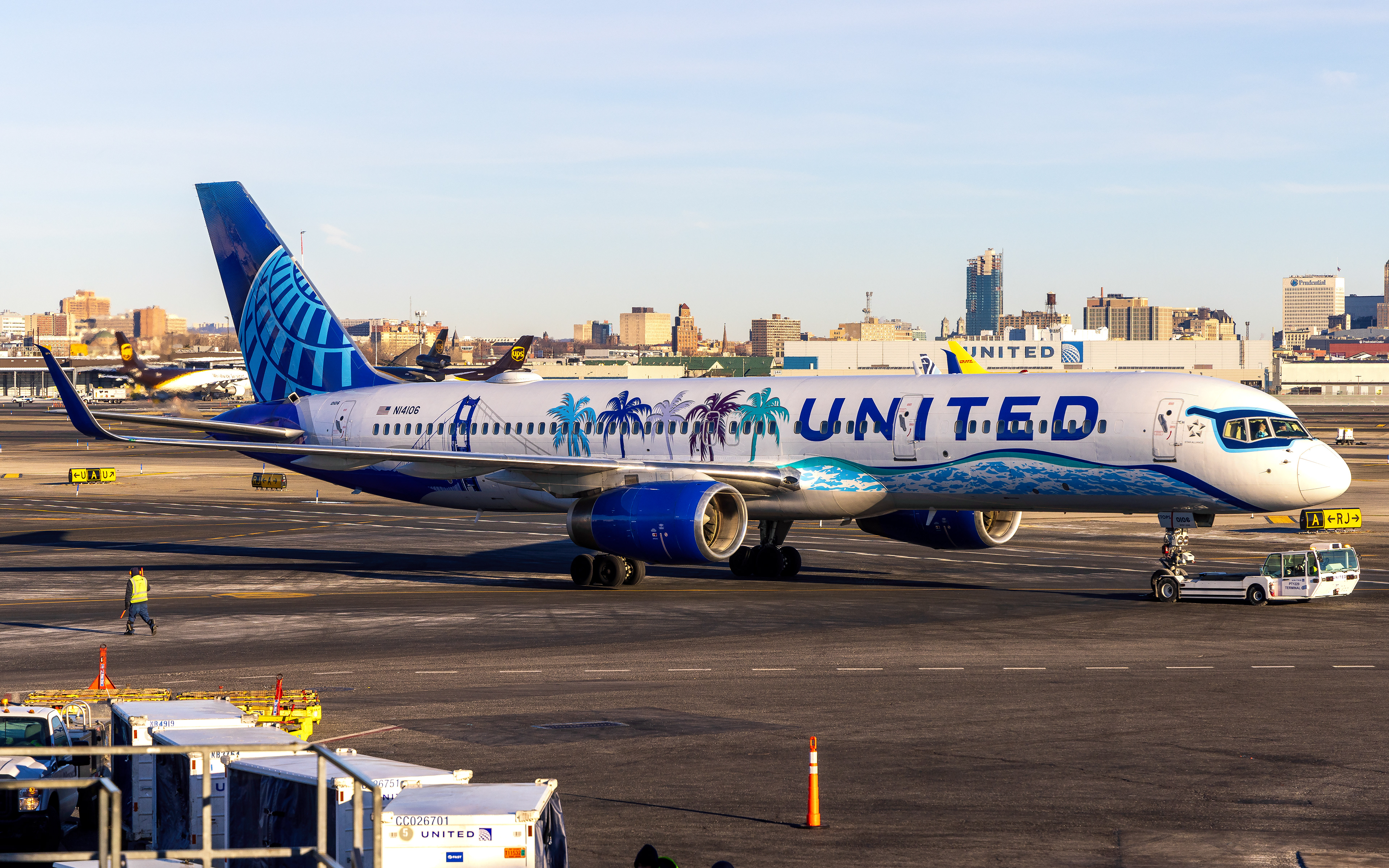 United Boeing 757-200 in New York (EWR) - Her Art Here California Livery