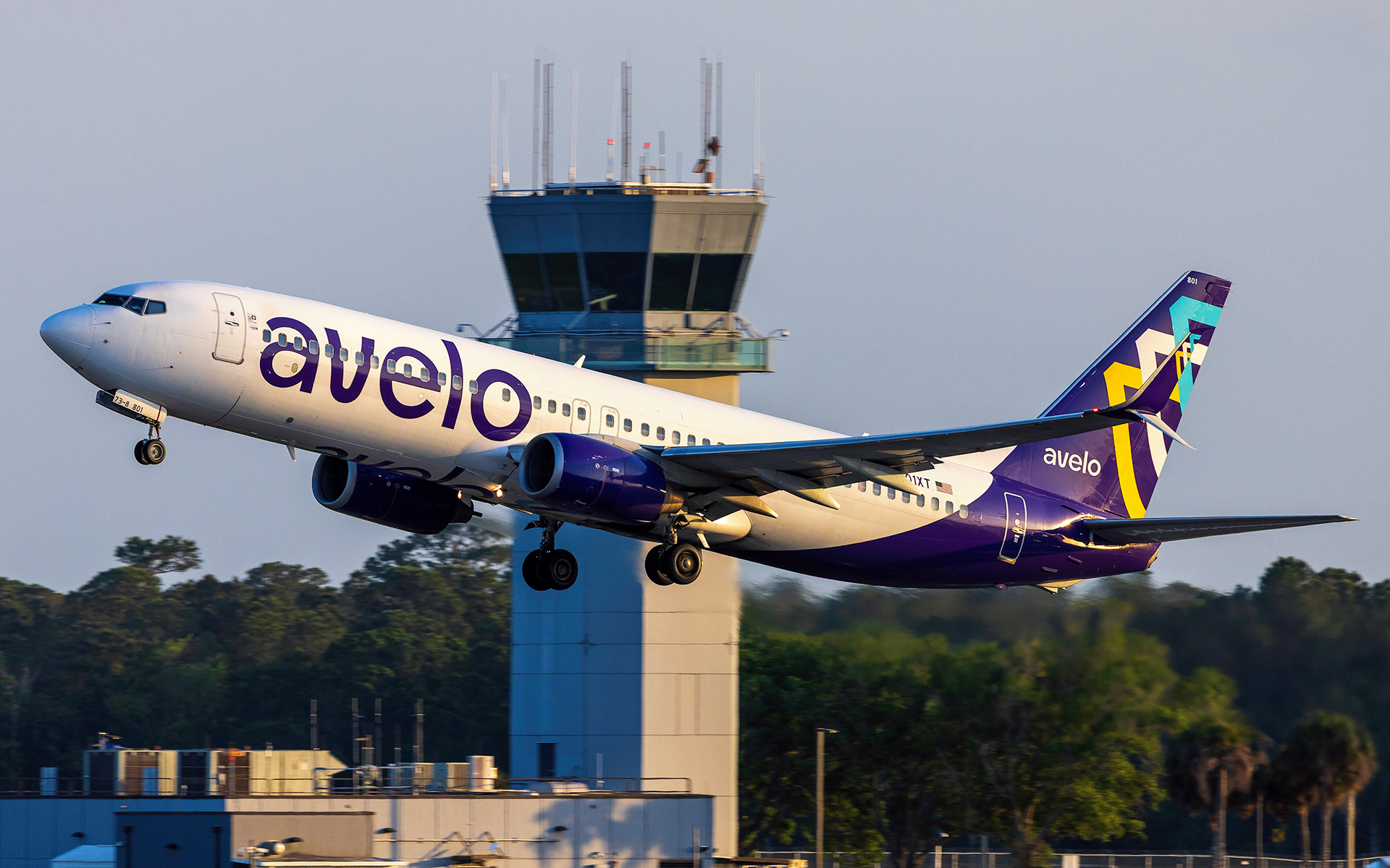 Avelo Boeing 737-800 in Daytona Beach, FL