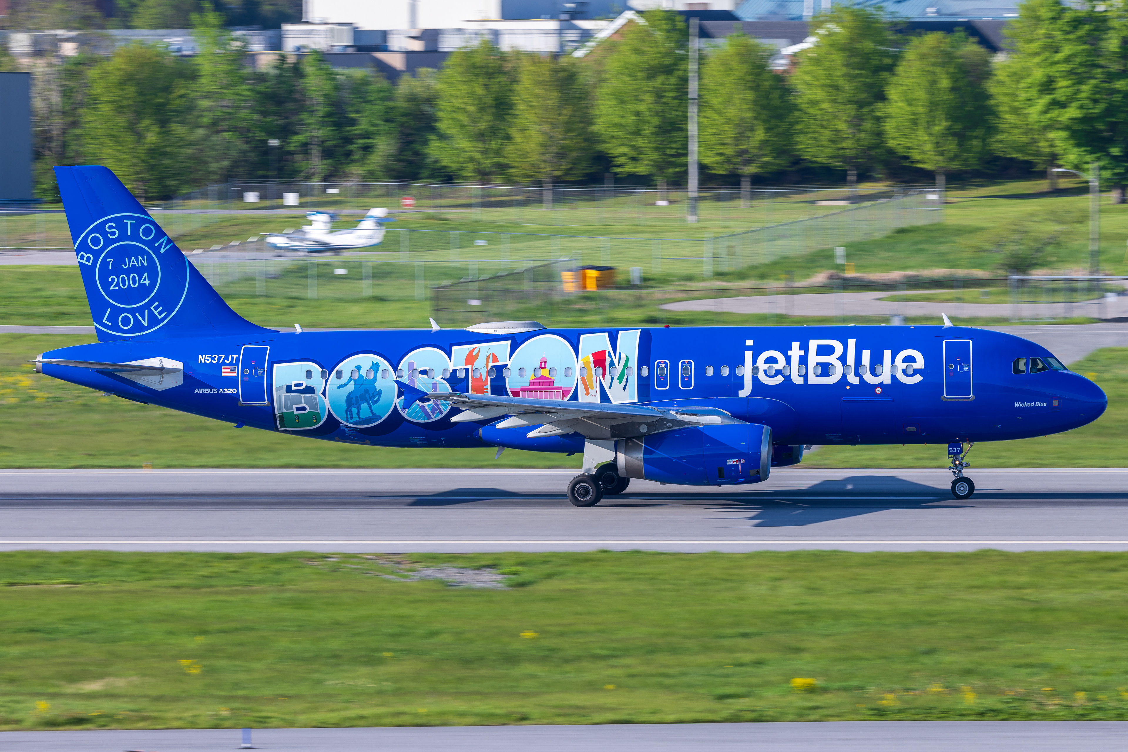 JetBlue Airbus A320 in Portland, ME - Boston Livery