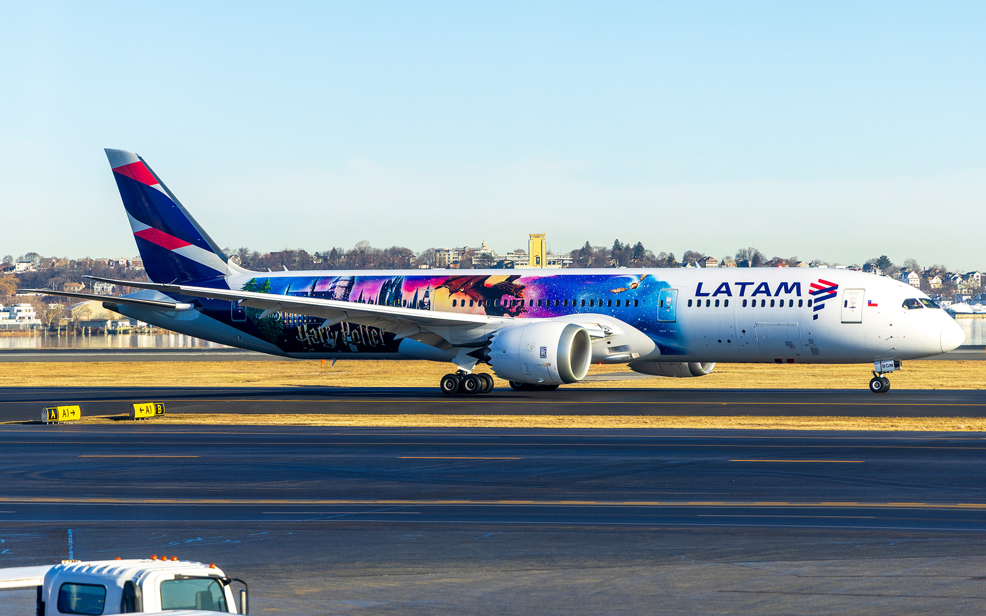 LATAM Boeing 787-9 in Boston, MA - Harry Potter Livery