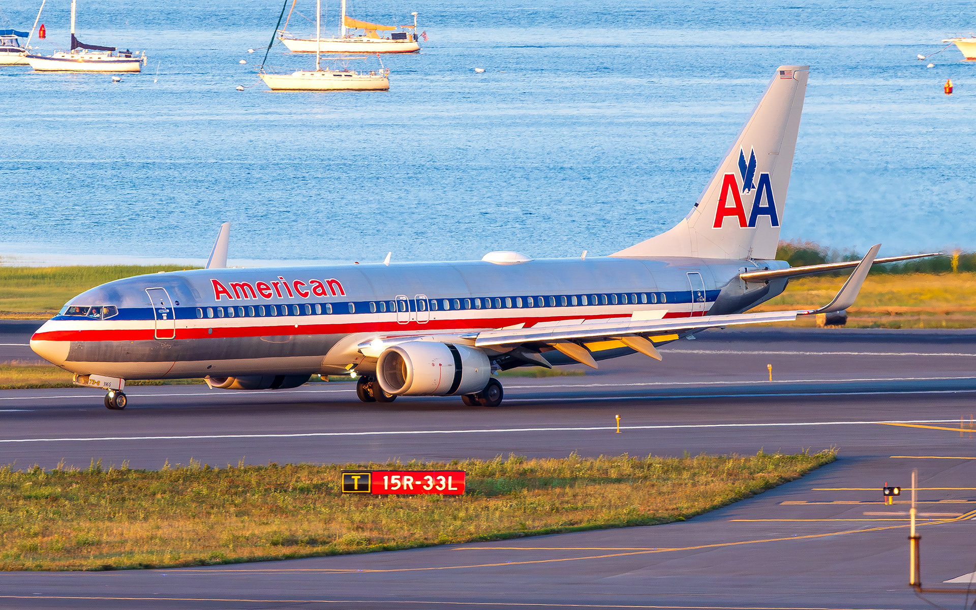 American Boeing 737-800 in Boston, MA - Chrome Retro Livery