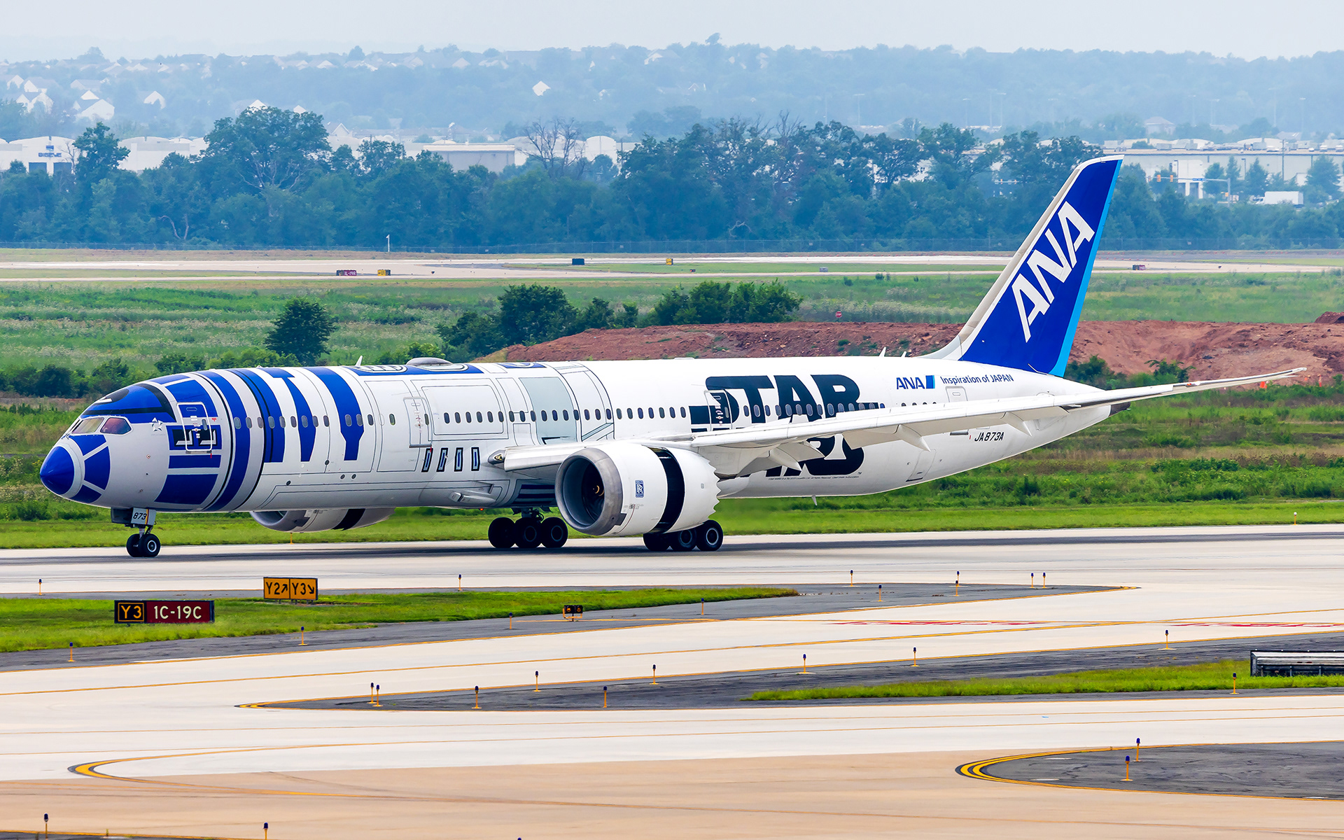All Nippon Airways Boeing 787-9 in Washington, DC (IAD) - R2D2 Livery