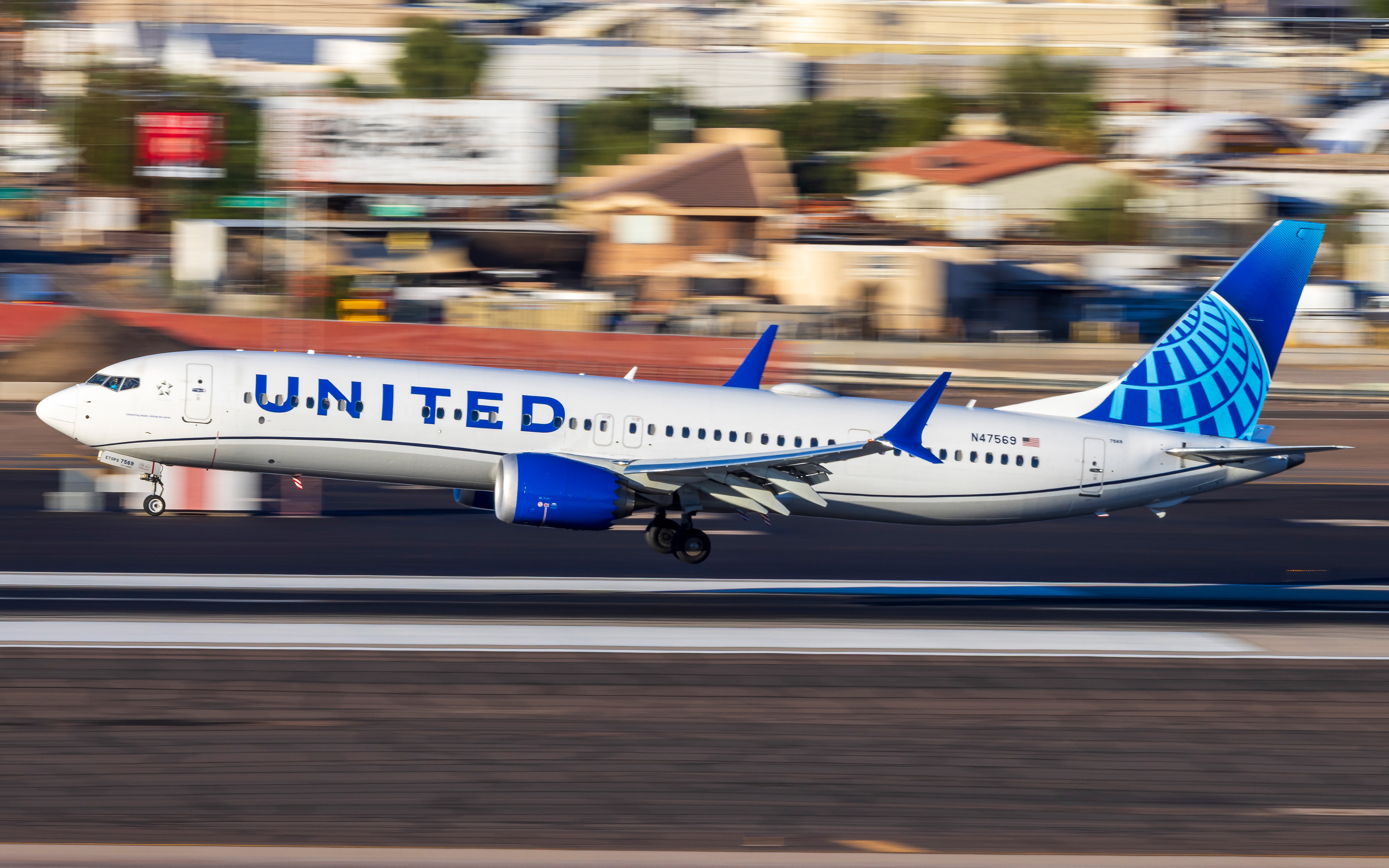 United Boeing 737 MAX 9 in Phoenix, AZ