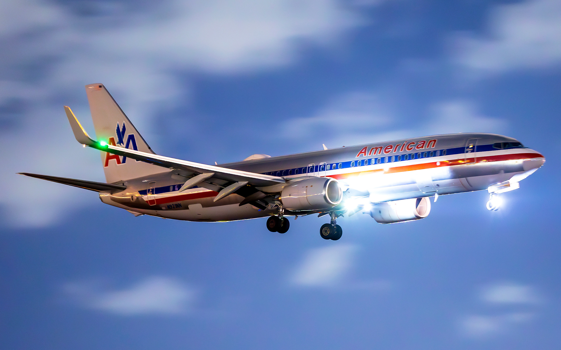 American Boeing 737-800 in Miami, FL - Chrome Retro Livery