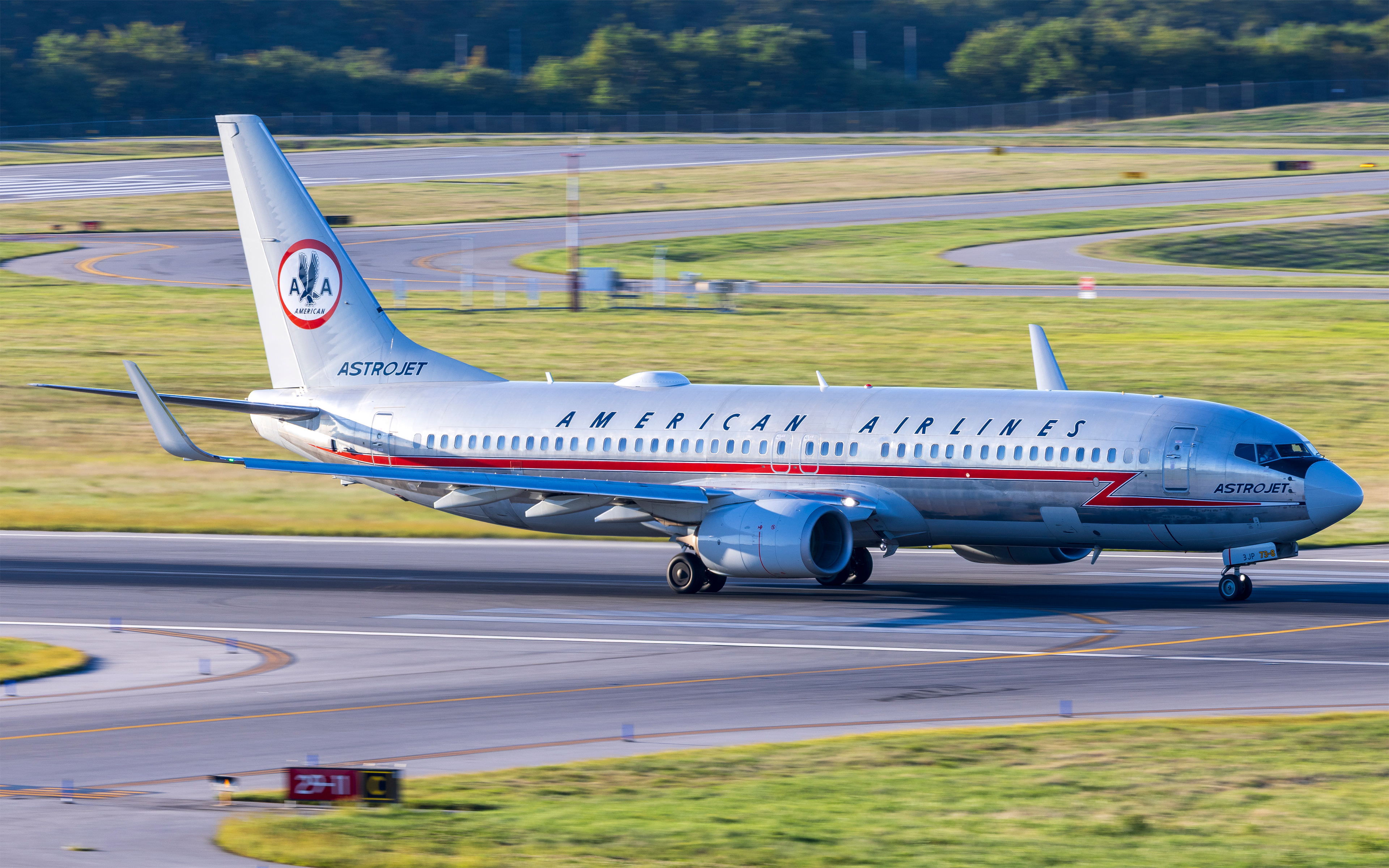 American Boeing 737-800 in Portland, ME - Astrojet Livery