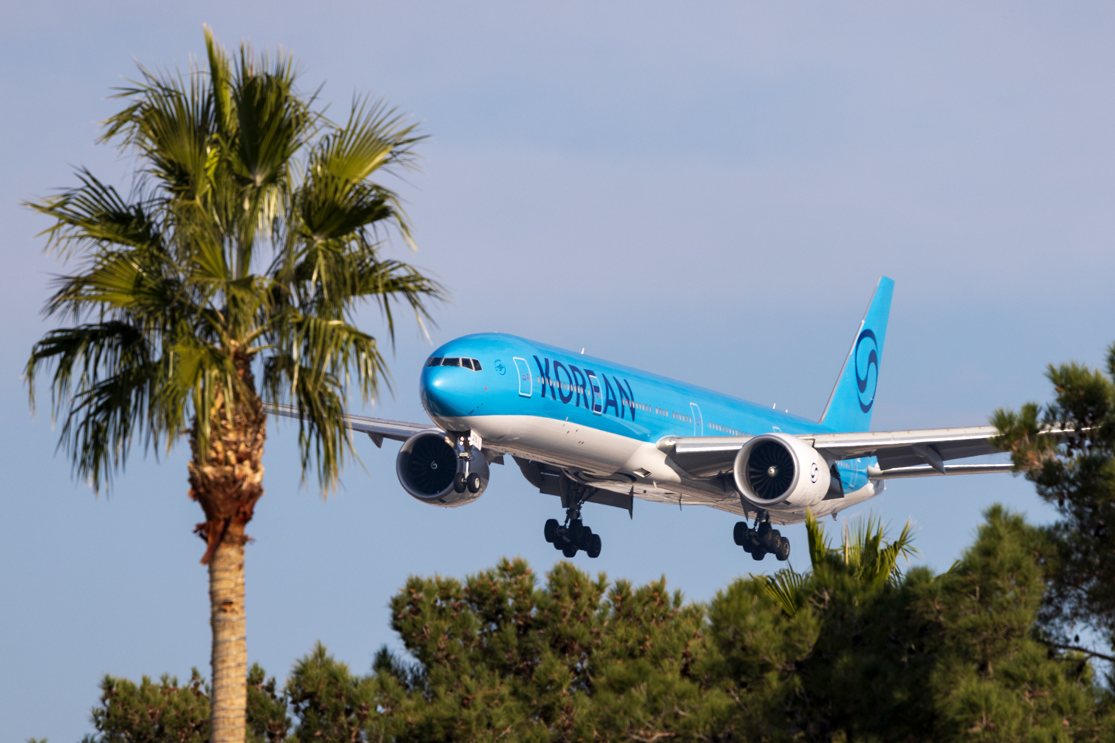 Korean Air Boeing 777-300 in Las Vegas, NV