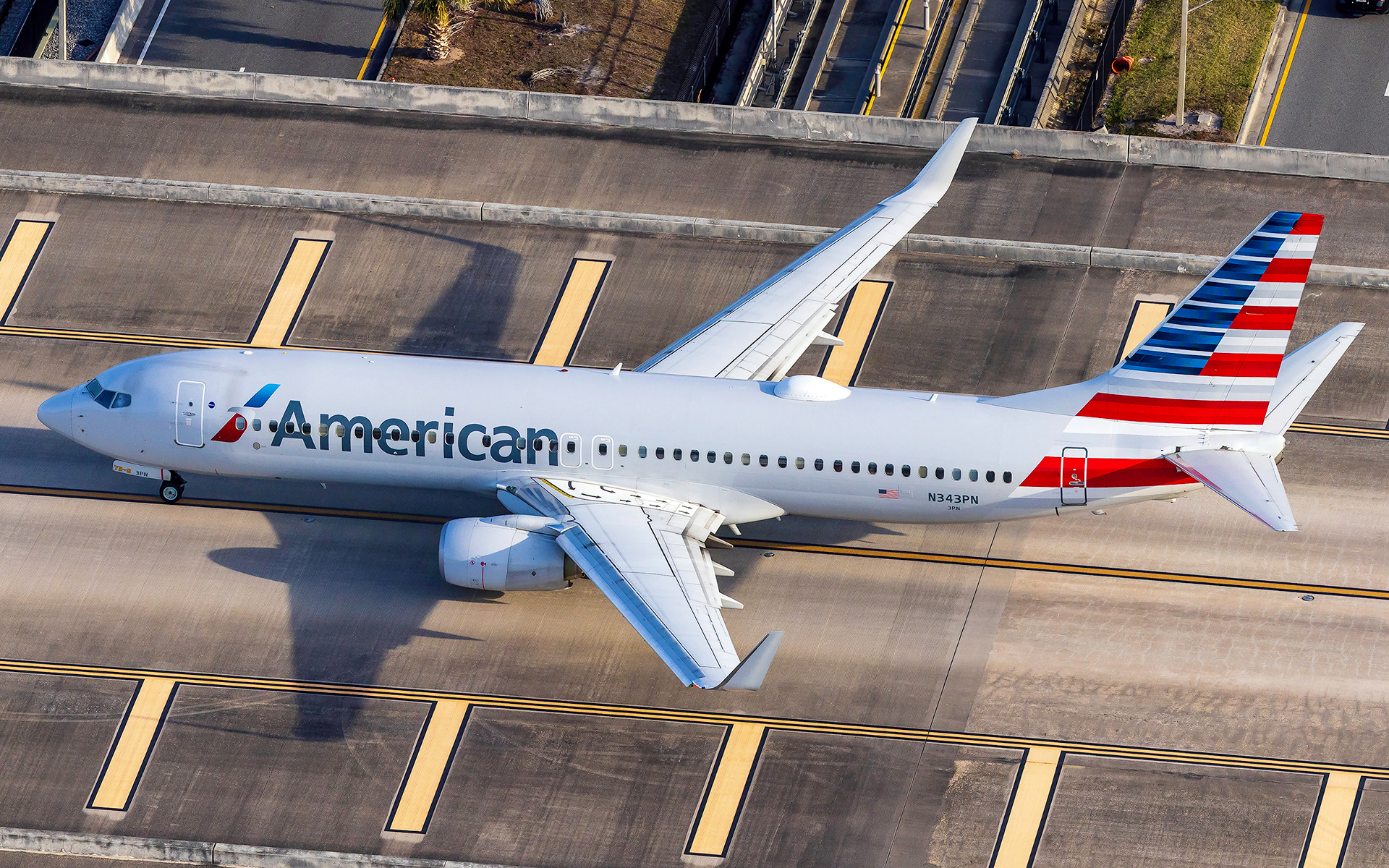 American Boeing 737-800 in Orlando, FL