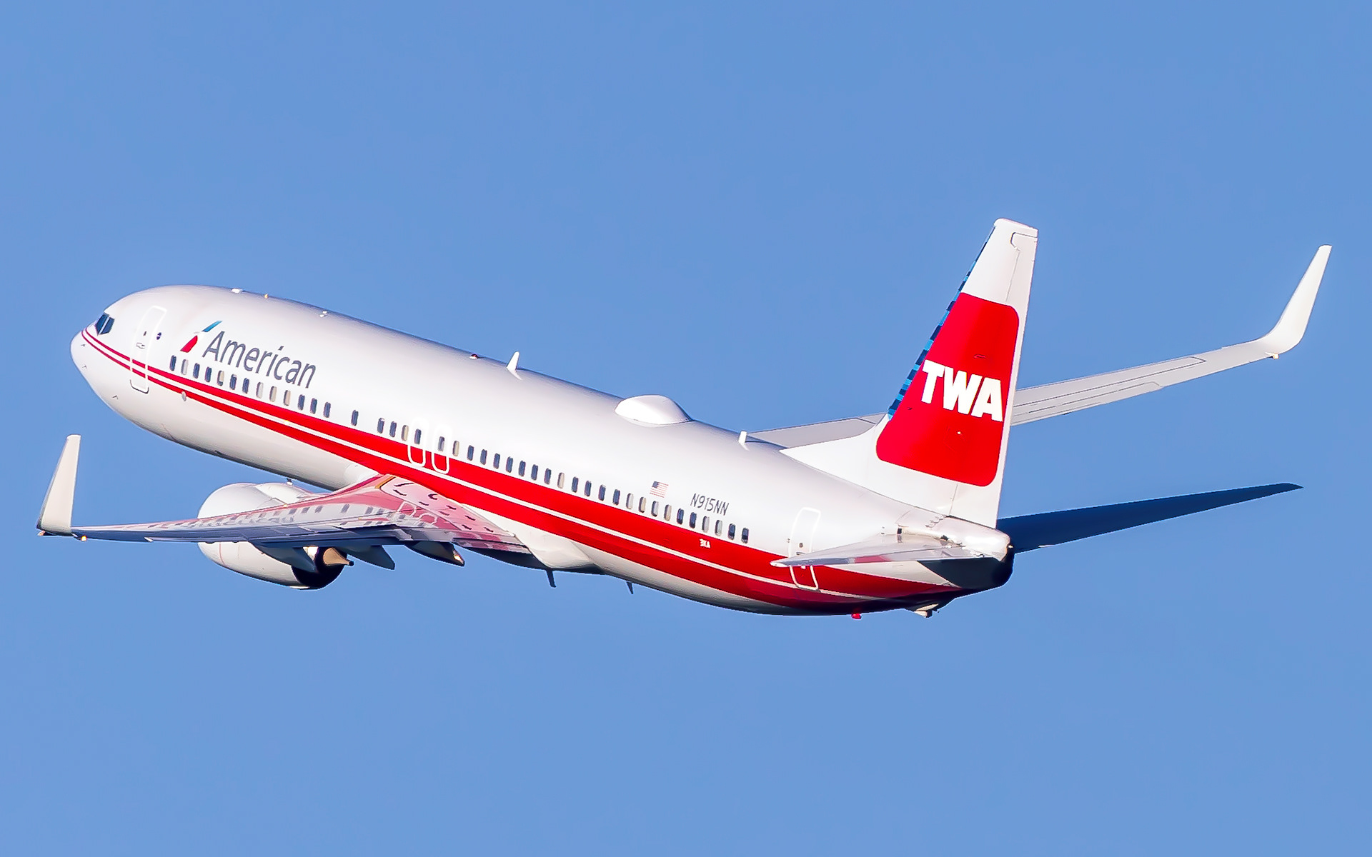 American Boeing 737-800 in Charlotte, NC - TWA Retro Livery