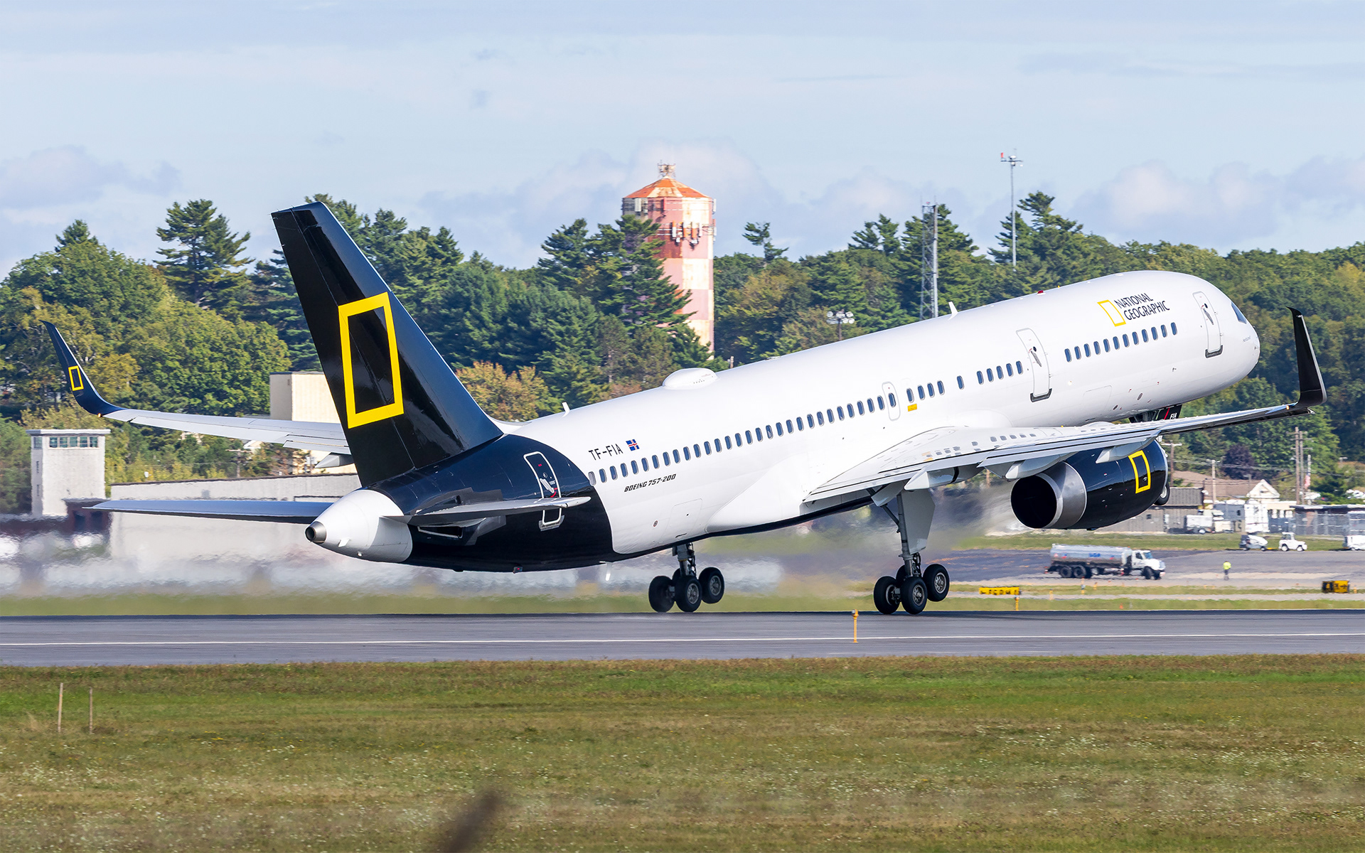 Icelandair Boeing 757-200 in Bangor, ME