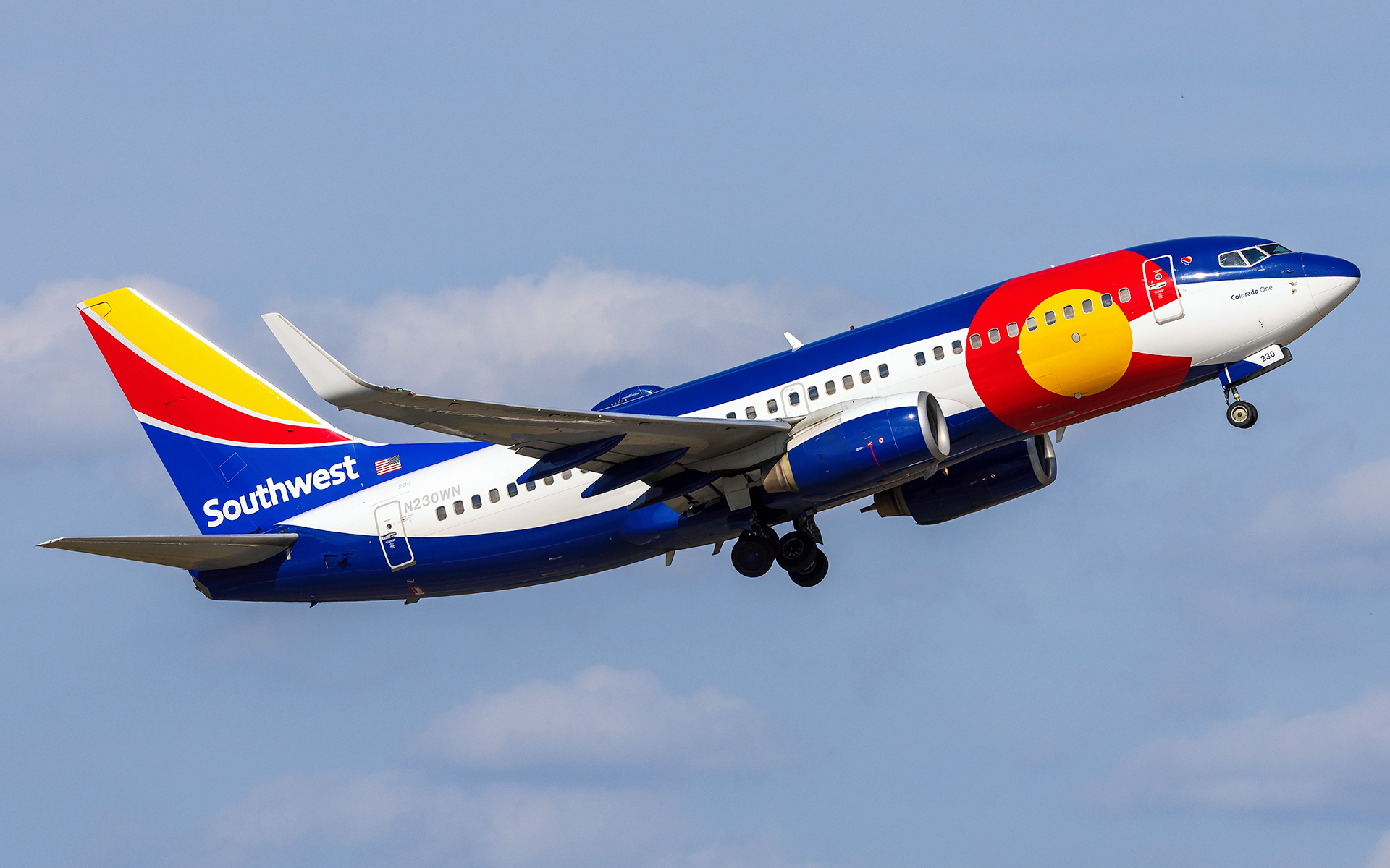 Southwest Boeing 737-700 in Orlando, FL - Colorado One Livery