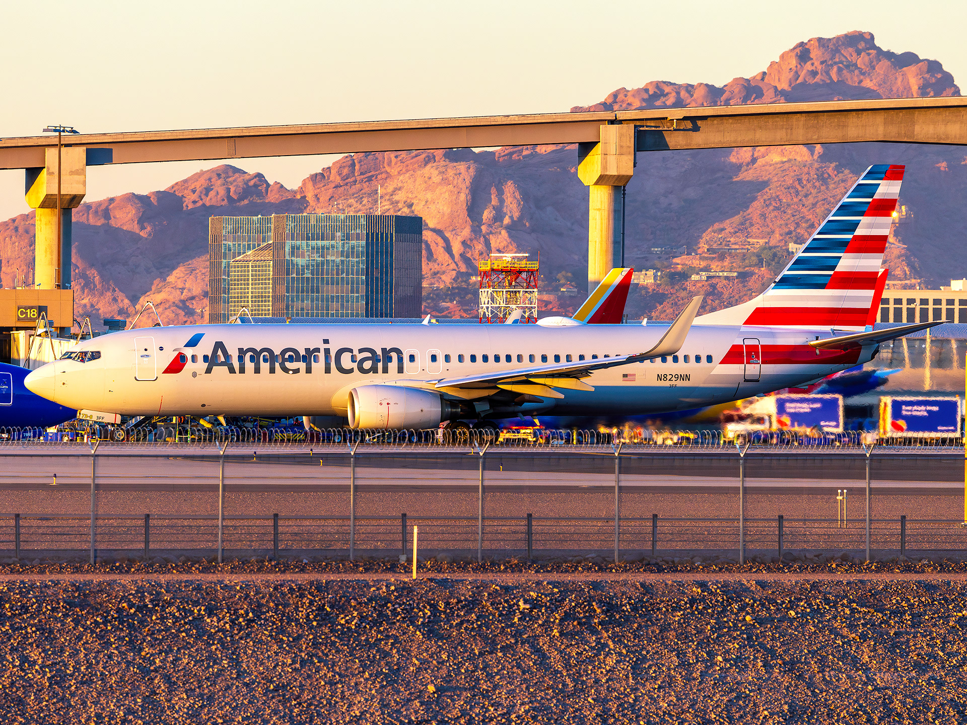 American Boeing 737-800 in Phoenix, AZ