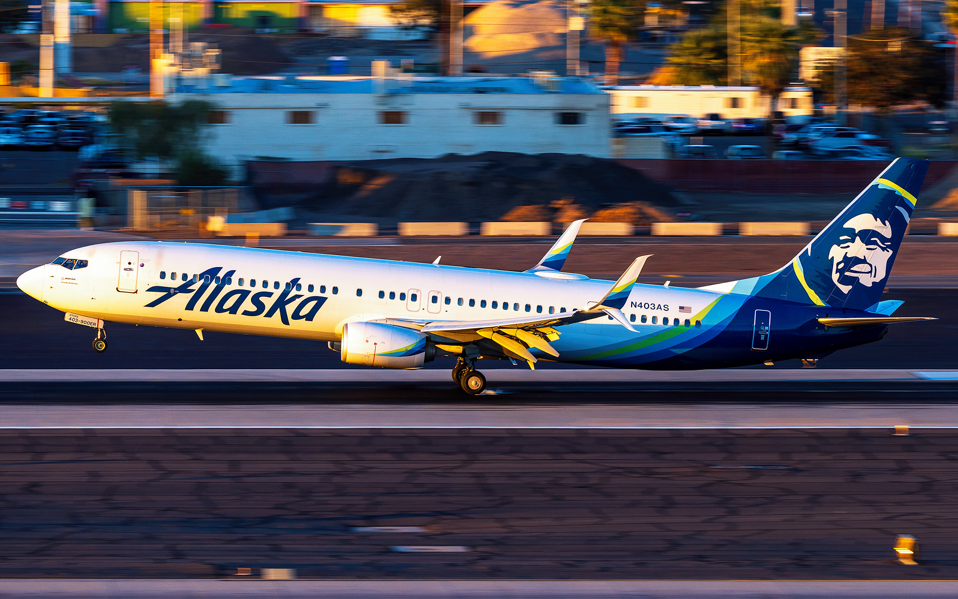 Alaska Boeing 737-800 in Phoenix, AZ