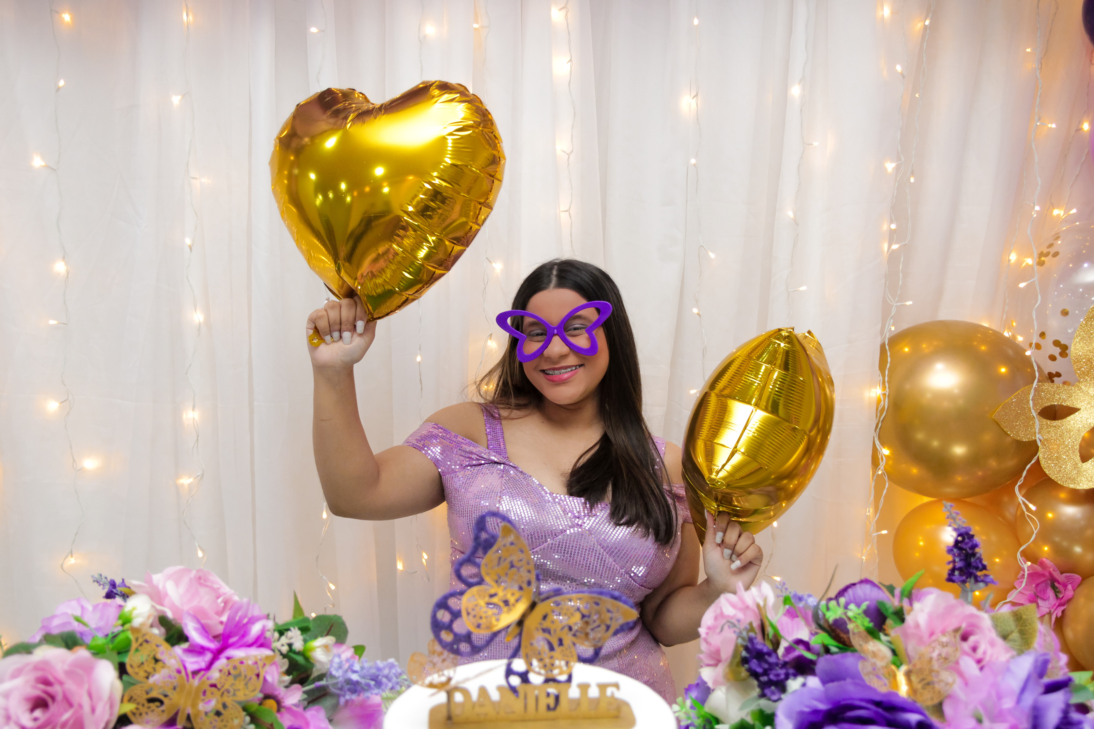 Danielle posando para foto no evento SP.