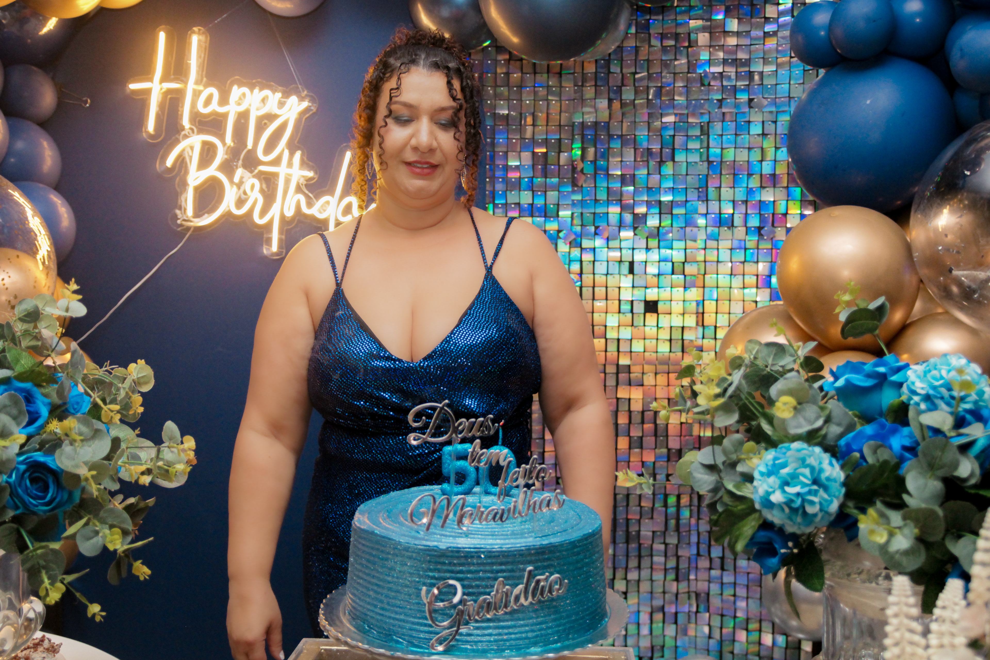 Cícera recebendo parabéns no evento.