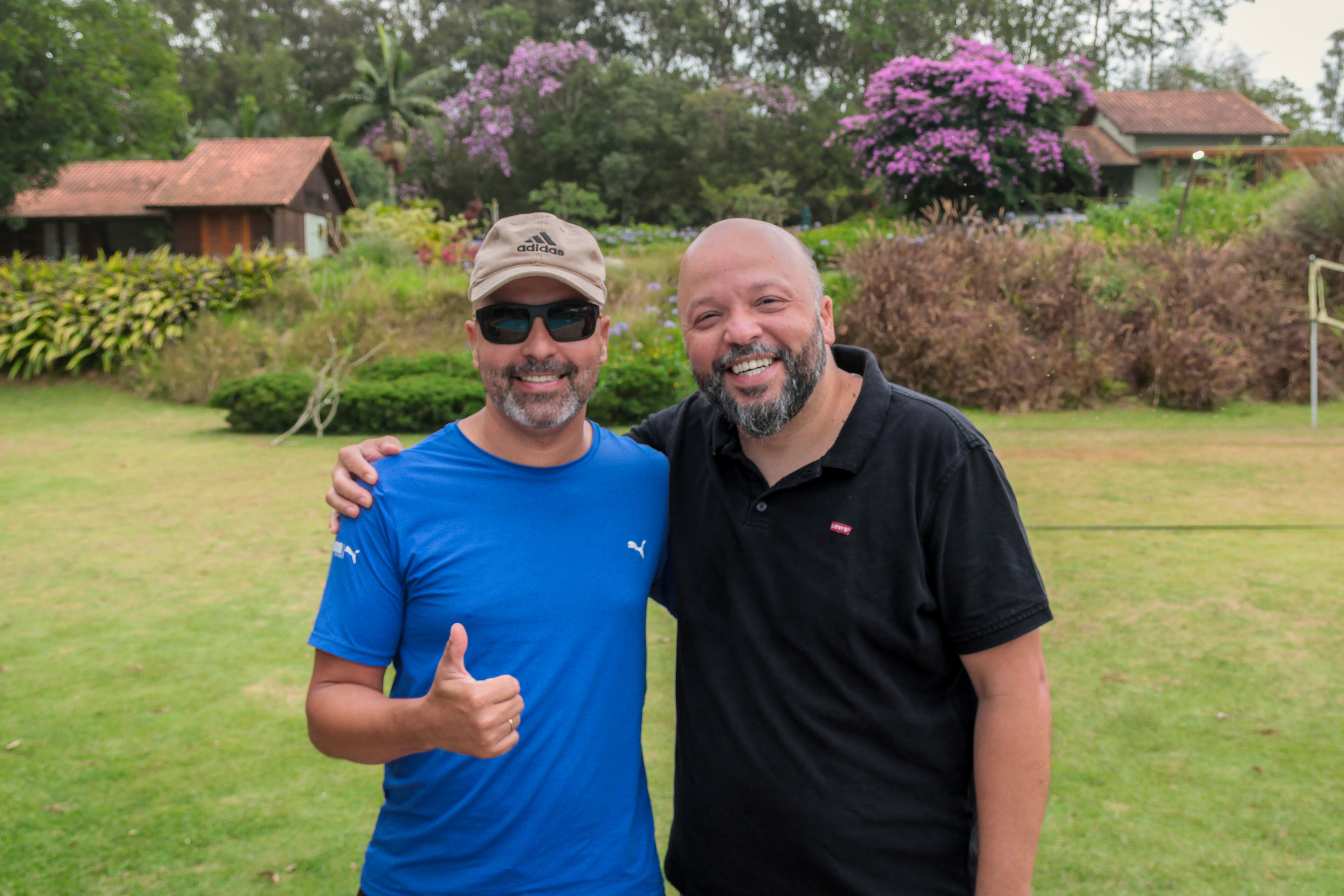 Funcionários celebrando confraternização.